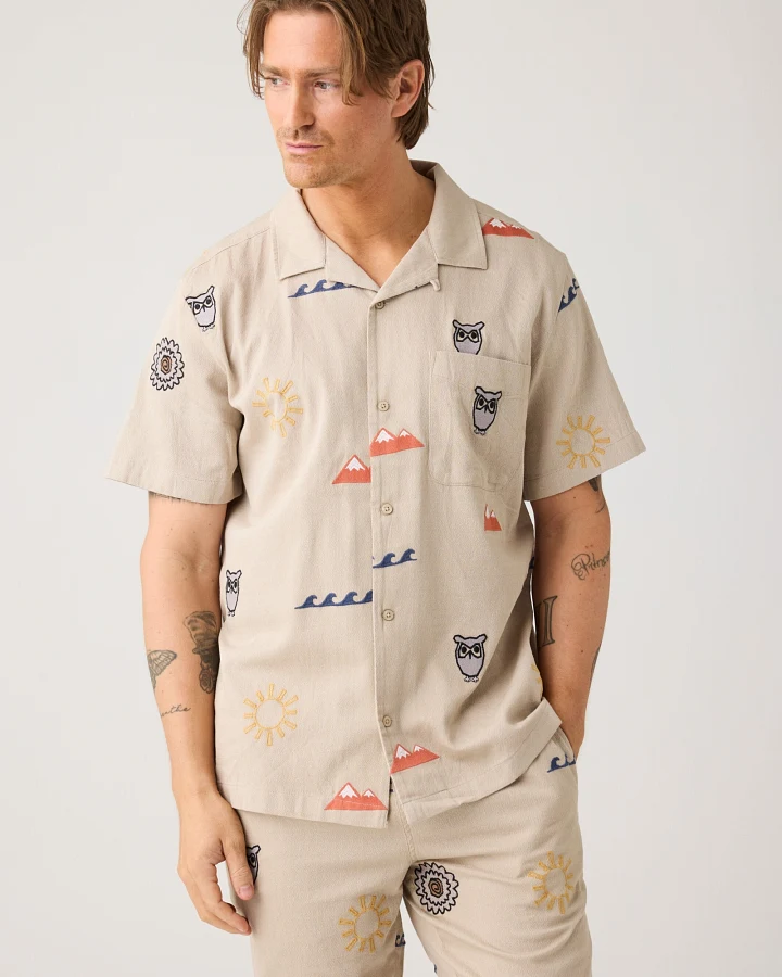 KnowledgeCotton Apparel Herren vegan Hemd Relaxed Stickerei Kurzarm Helles Federgrau