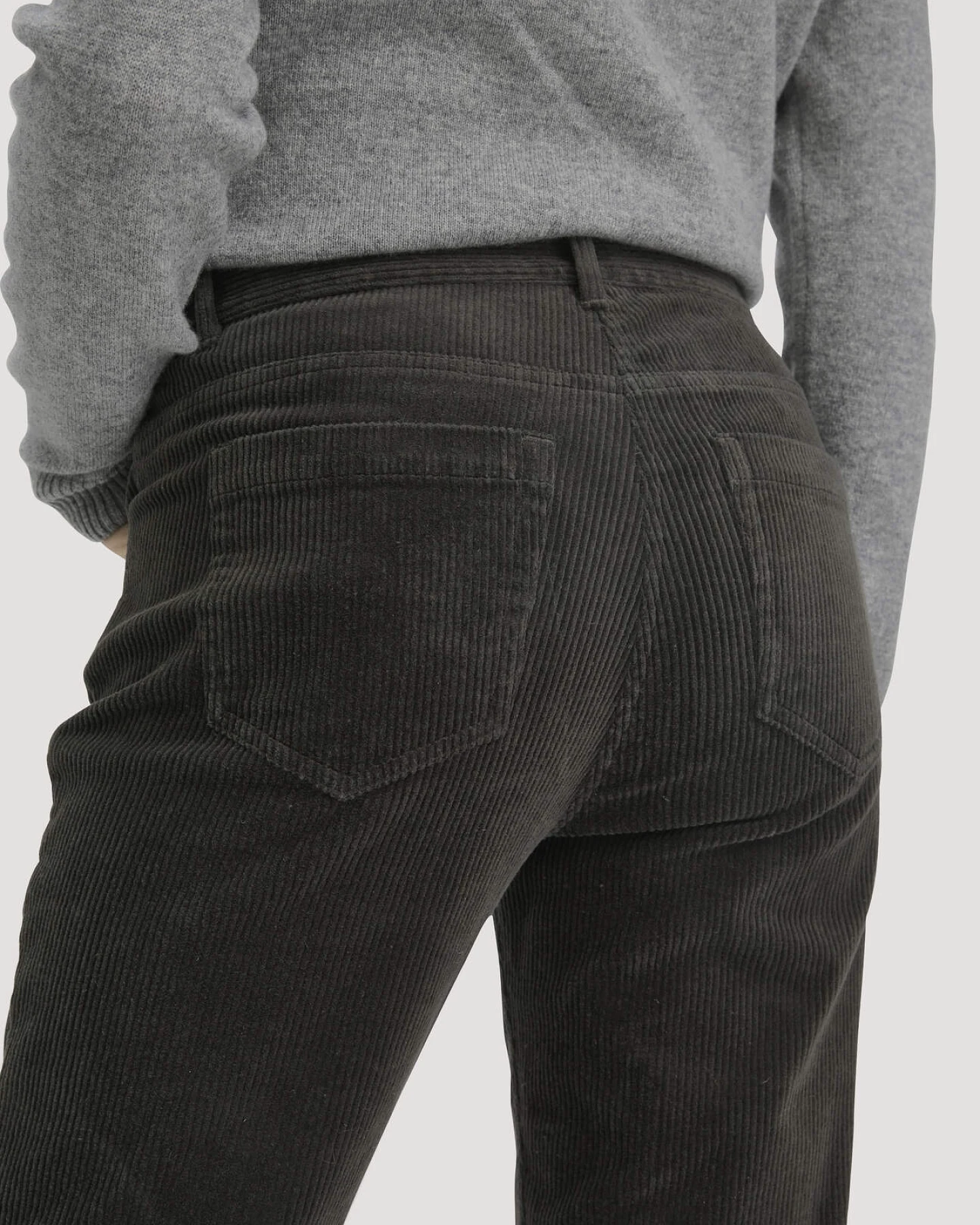 hessnatur Damen Cordhose Slim Leg Regular aus Bio-Baumwolle - grün - Größe 34 – Ansicht 3