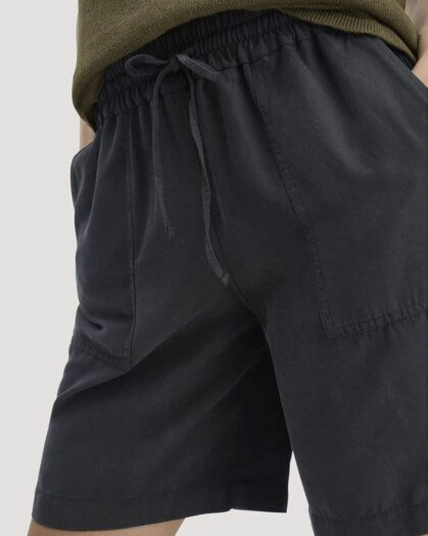 hessnatur Shorts Relaxed aus weichem TENCEL Lyocell mit Leinen – Ansicht 2
