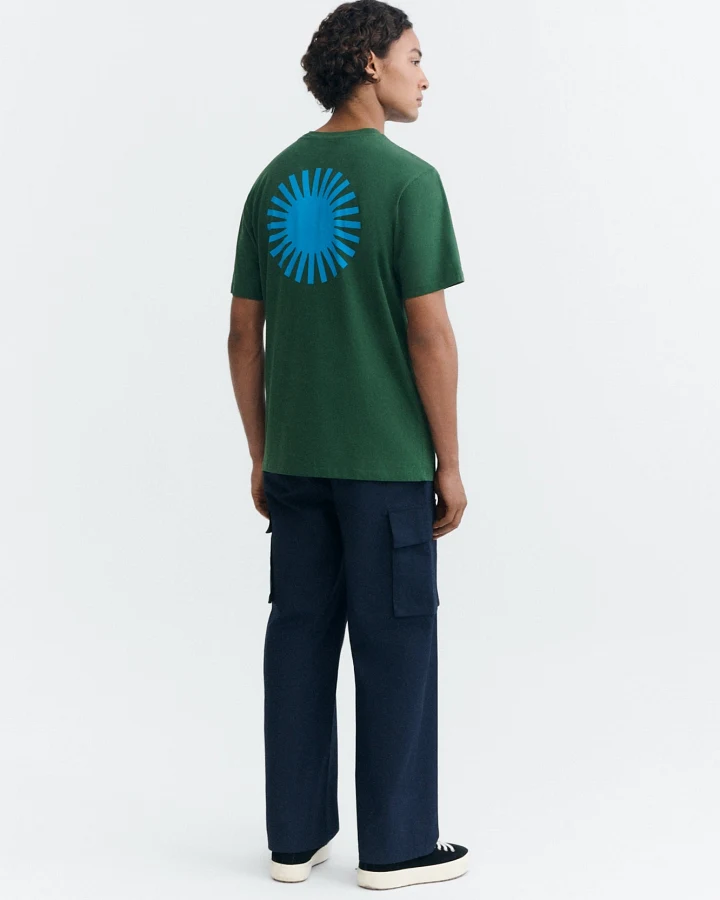Thinking MU Herren vegan T-Shirt Zach Sonnenmotiv Rückseite Grün