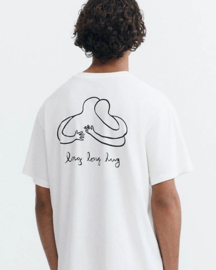 Thinking MU Herren vegan T-Shirt Long Hug Aaron Weiß