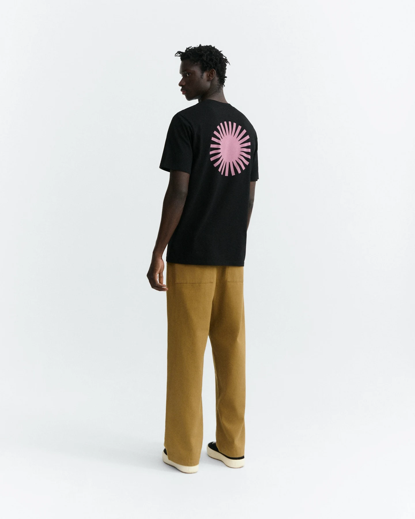 Thinking MU Herren vegan T-Shirt Zach With Sun Back Schwarz/Rosa – Ansicht 2