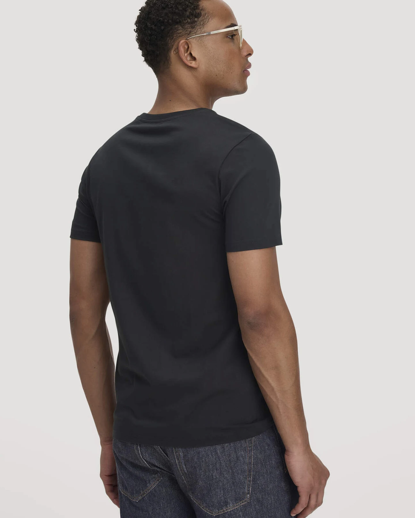 hessnatur Herren T-Shirt Regular aus Regenerative Organic Cotton (ROC) - schwarz - Größe 50 – Ansicht 3