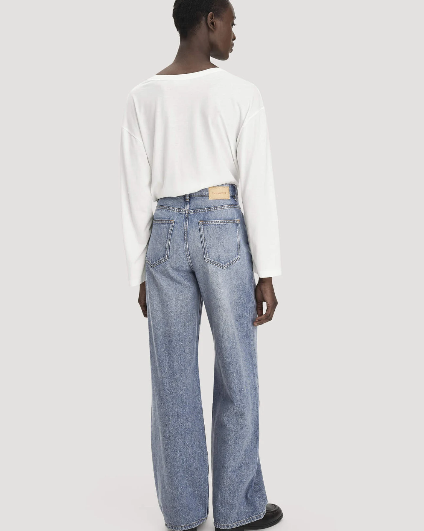 hessnatur Damen Jeans ALVA Wide Leg aus Bio-Baumwolle mit recycelter Baumwolle - blau - Größe 26/34 – Ansicht 2