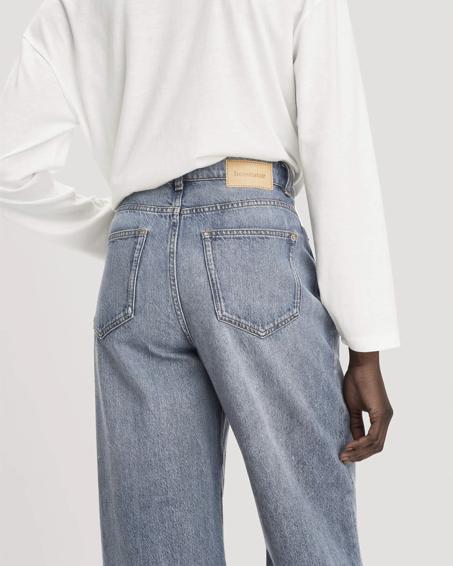 hessnatur Damen Jeans ALVA Wide Leg aus Bio-Baumwolle mit recycelter Baumwolle - blau - Größe 26/34 – Ansicht 3