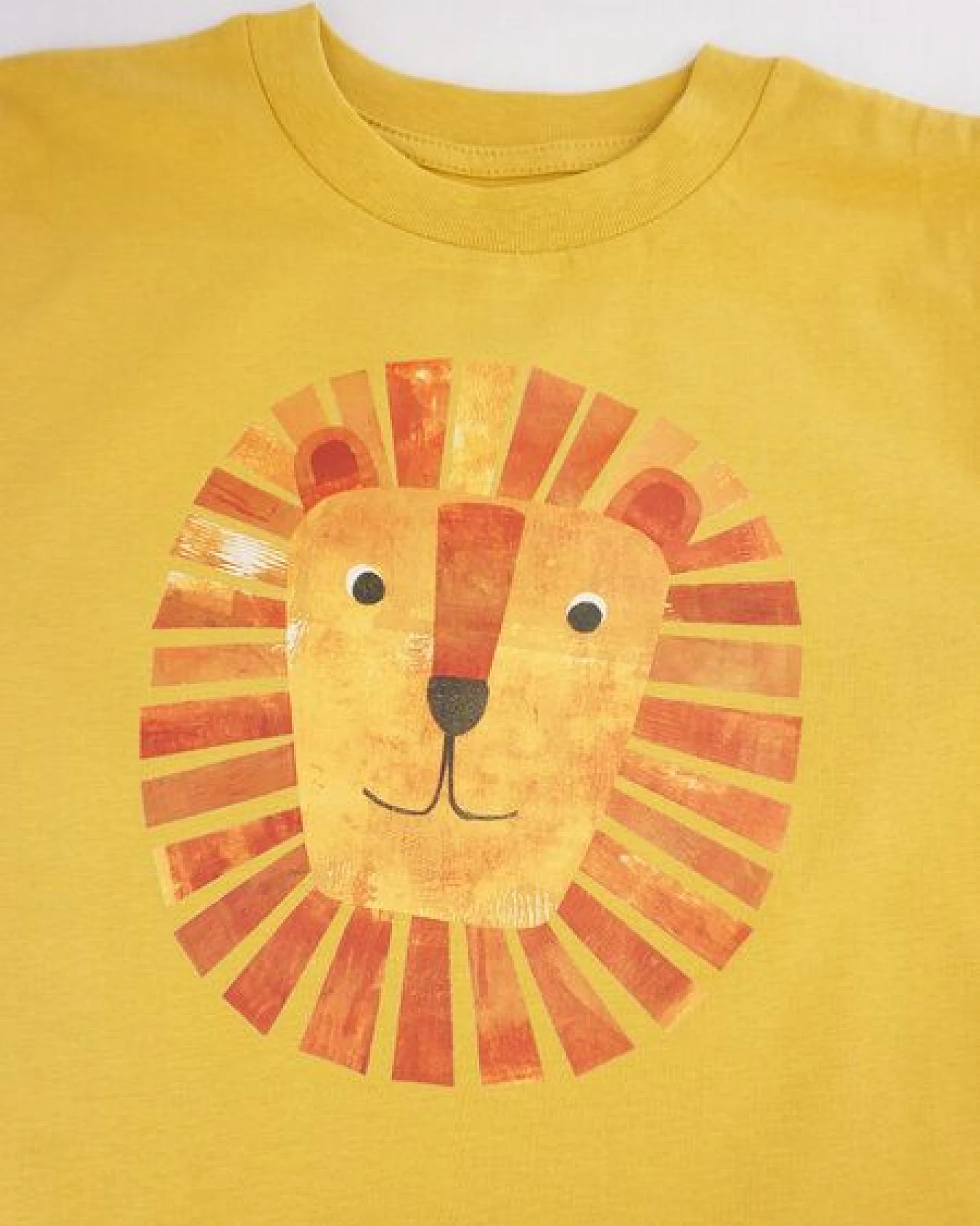 MELAdi Kinder Shirt aus Biobaumwolle - Löwe auf Ocre Gelb – Ansicht 3