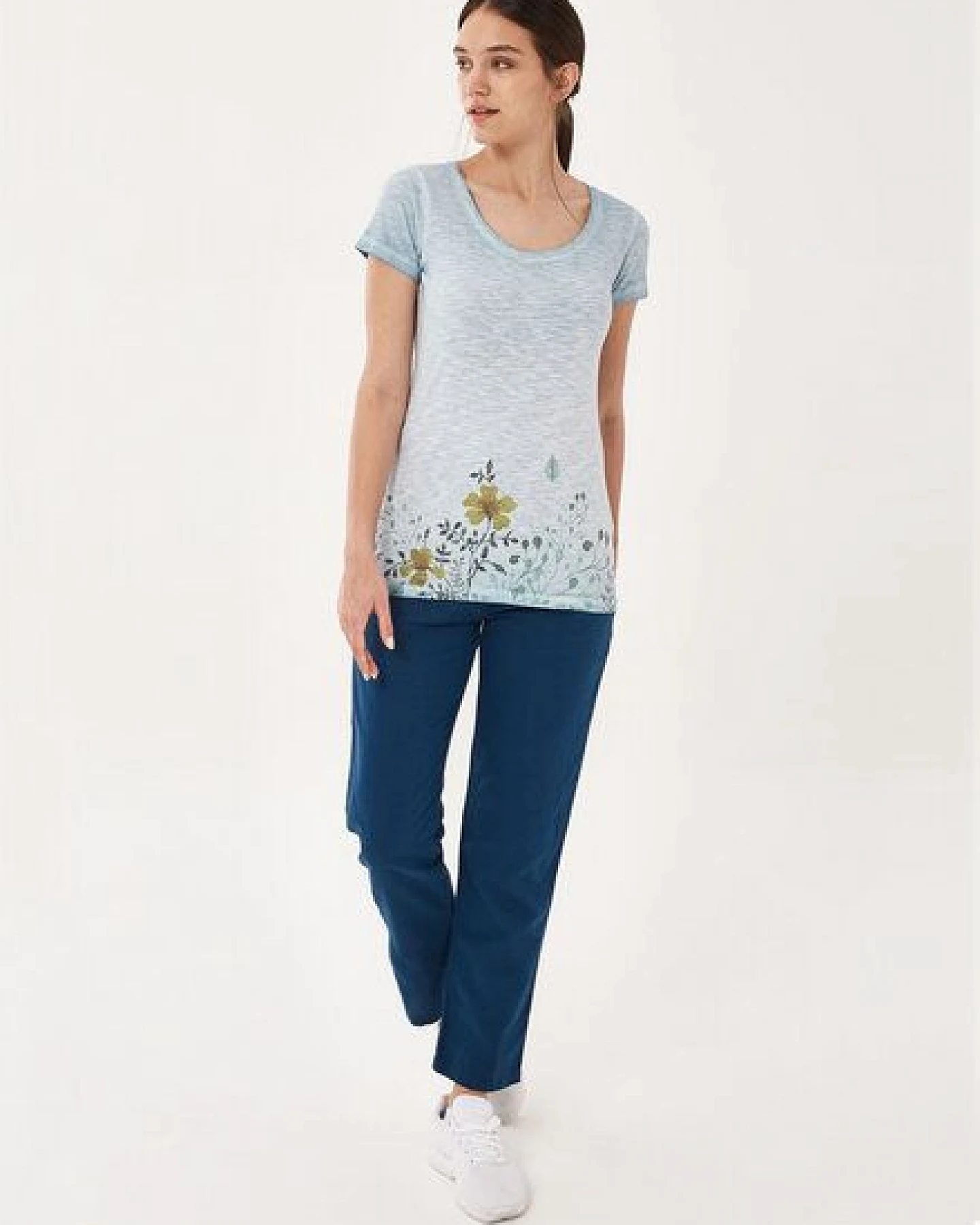 ORGANICATION Garment Dyed T-Shirt aus Bio-Baumwolle mit Blumen-Print – Ansicht 2