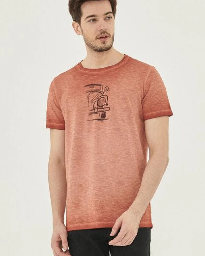 ORGANICATION Garment Dyed T-Shirt aus Bio-Baumwolle mit Auto-Print