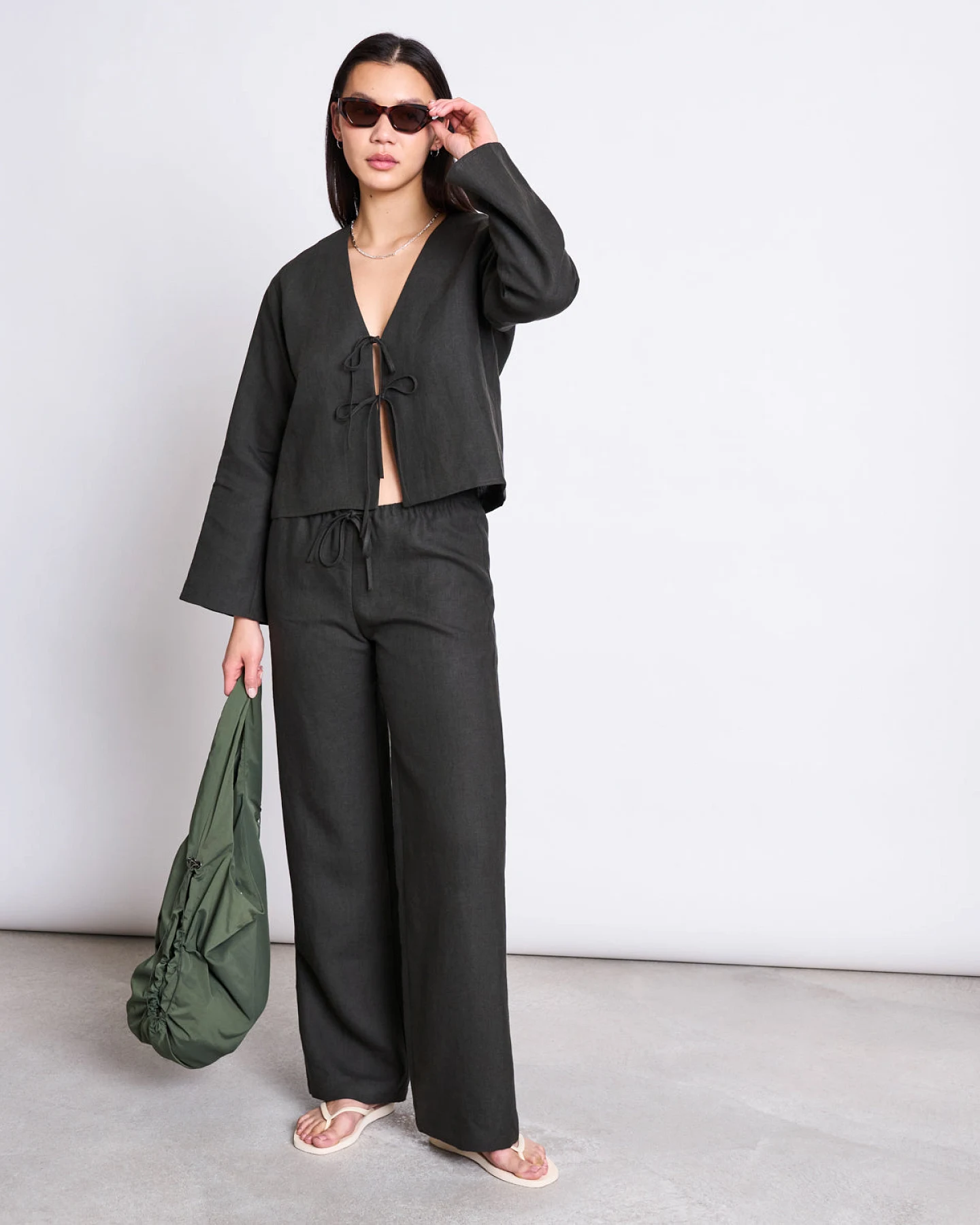 JAN 'N JUNE Damen vegan Bluse Skagen Dark Olive – Ansicht 2