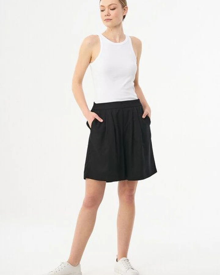 ORGANICATION Shorts aus TENCEL mit Falten