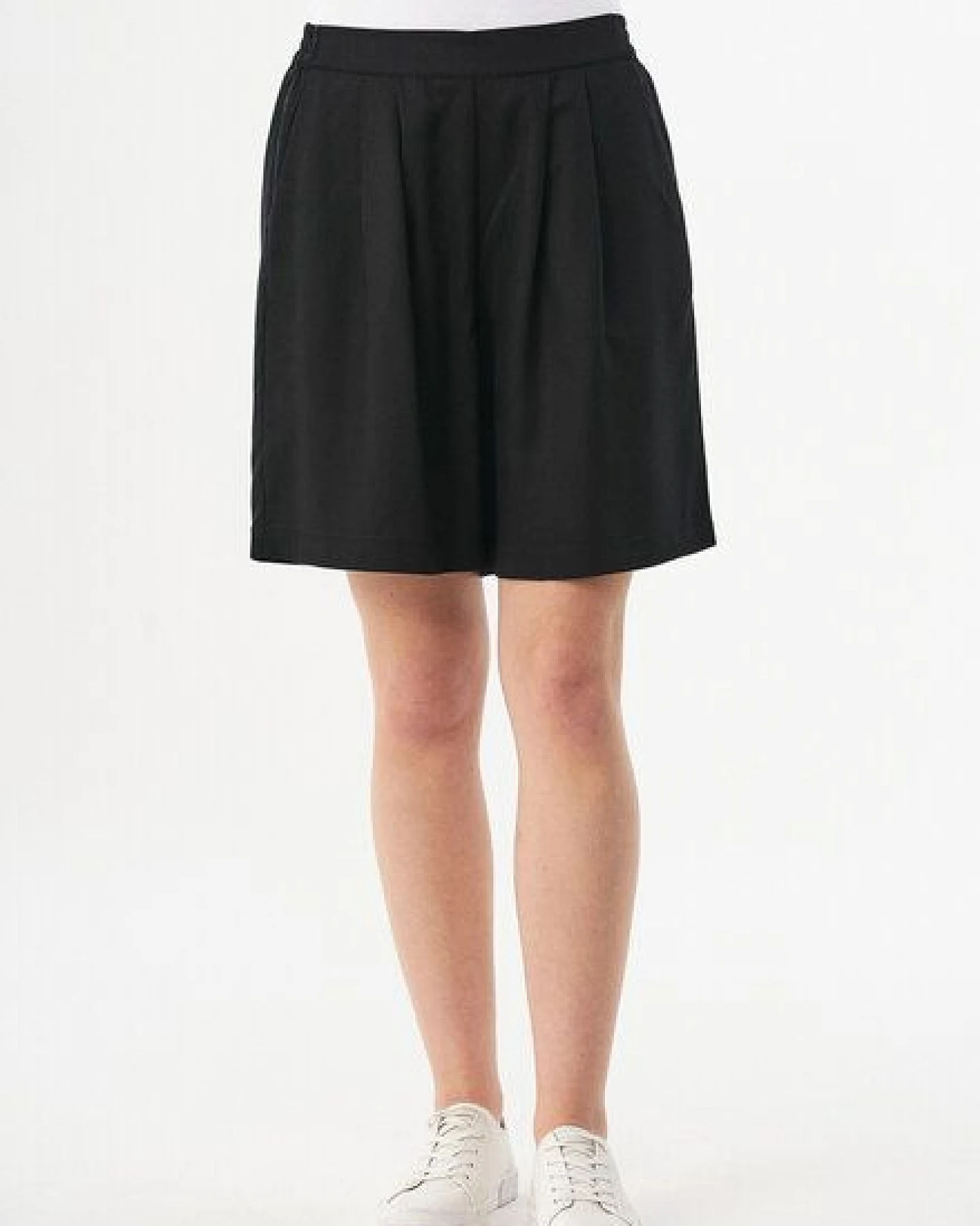 ORGANICATION Shorts aus TENCEL mit Falten – Ansicht 2