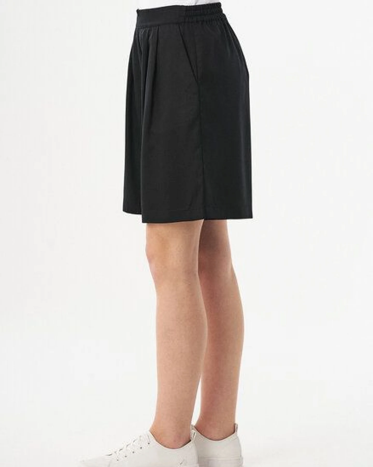 ORGANICATION Shorts aus TENCEL mit Falten – Ansicht 3