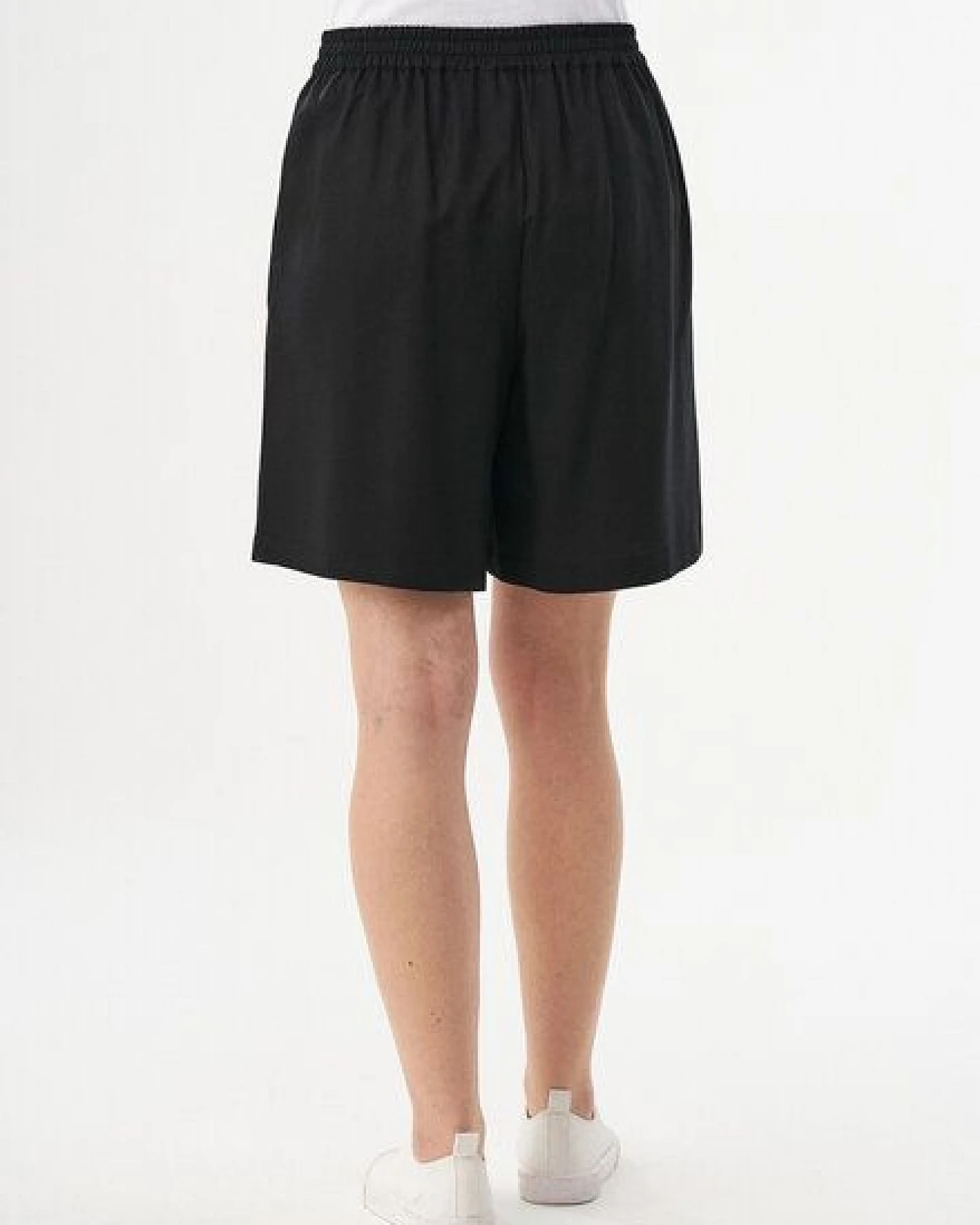 ORGANICATION Shorts aus TENCEL mit Falten – Ansicht 4