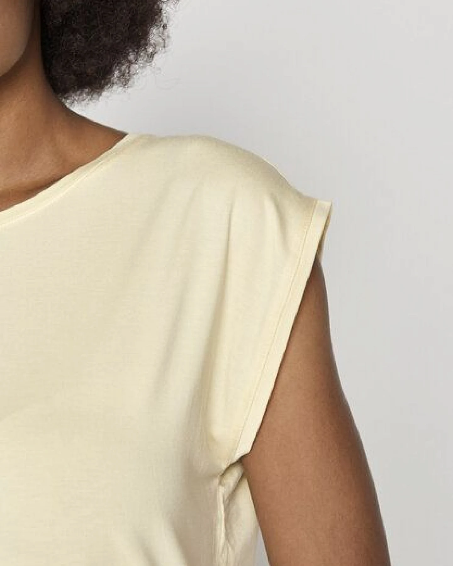 GREENBOMB Basic Timid - Lässiges Shirt aus LENZING TENCEL Mix / Fair & Vegan – Ansicht 4