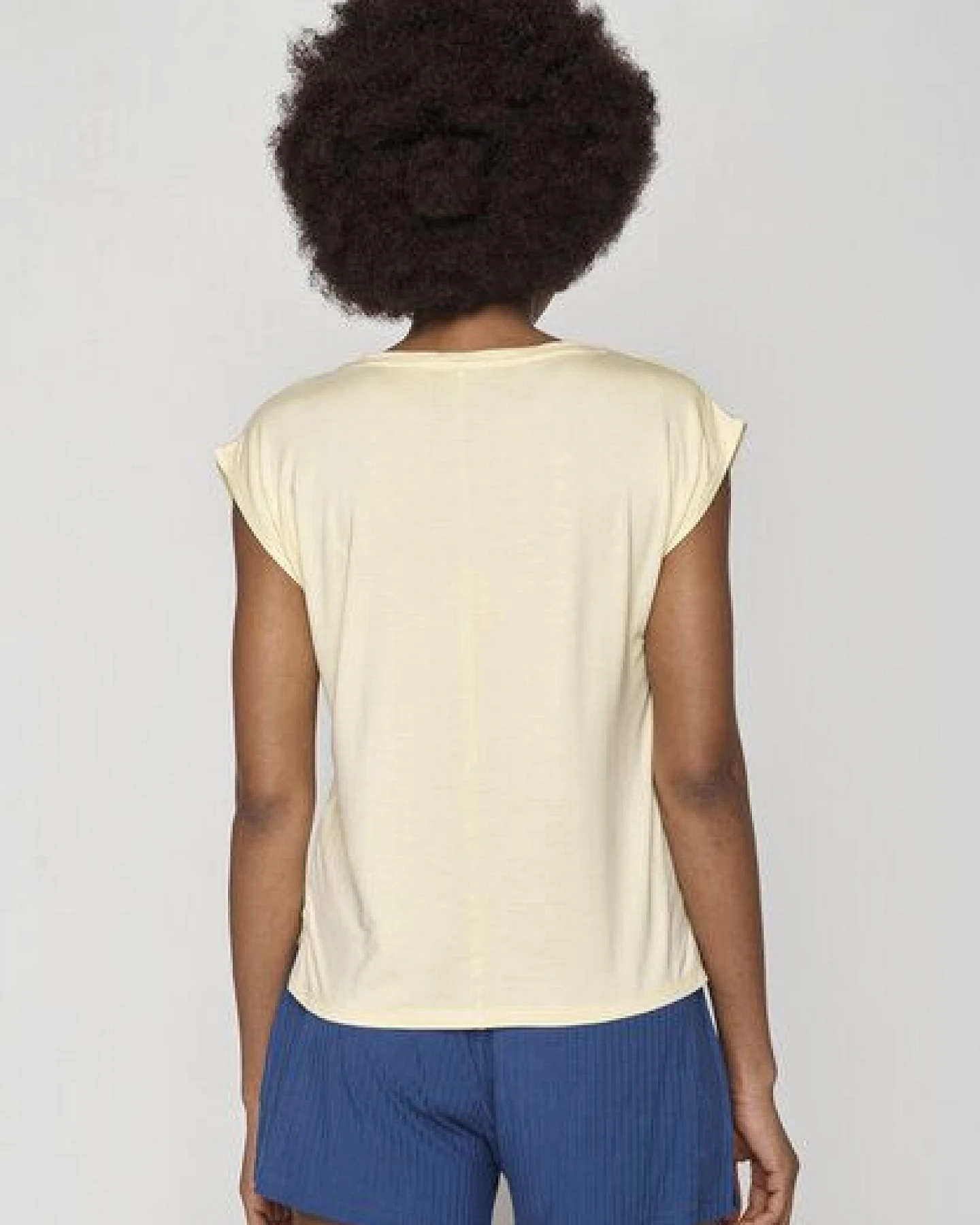 GREENBOMB Basic Timid - Lässiges Shirt aus LENZING TENCEL Mix / Fair & Vegan – Ansicht 2