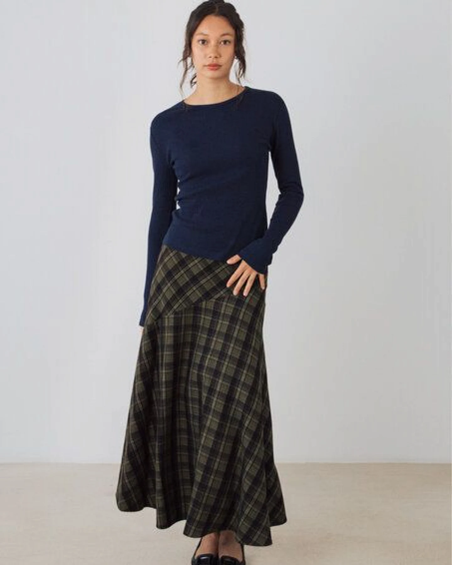 Honest Basics Damen Geripptes Langarmshirt aus Bio- und recycelter Baumwolle – Ansicht 2