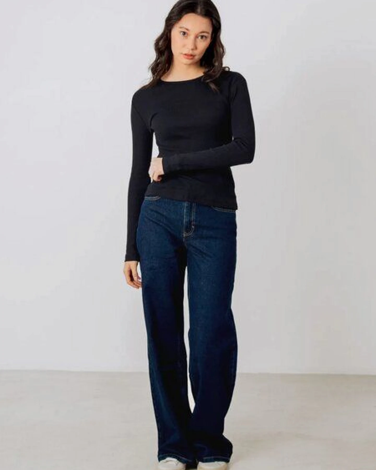 Honest Basics Damen Geripptes Langarmshirt aus Bio- und recycelter Baumwolle – Ansicht 4