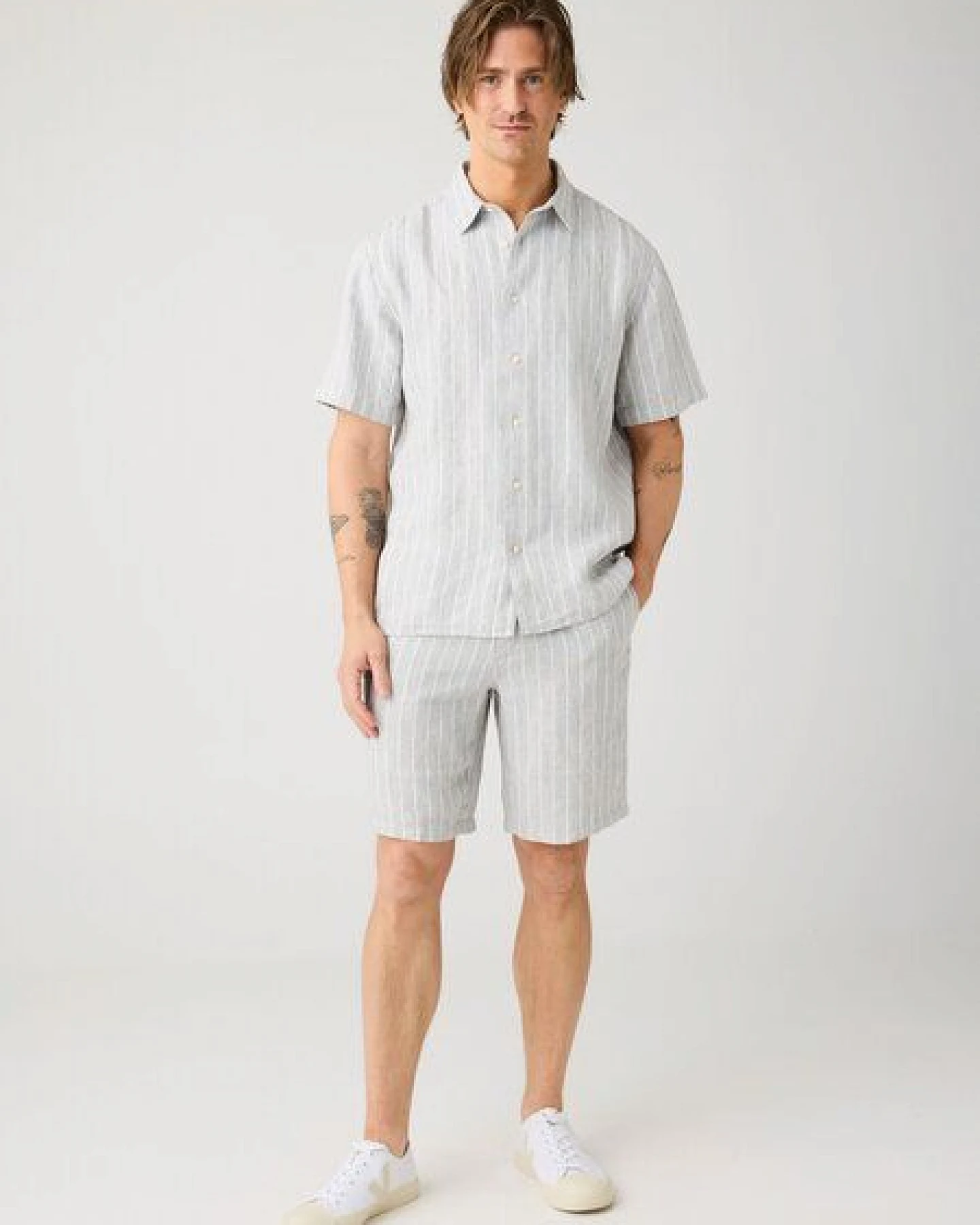 KnowledgeCotton Apparel Lockeres Kurzarmhemd Pinstriped aus Bio-Leinen – Ansicht 3