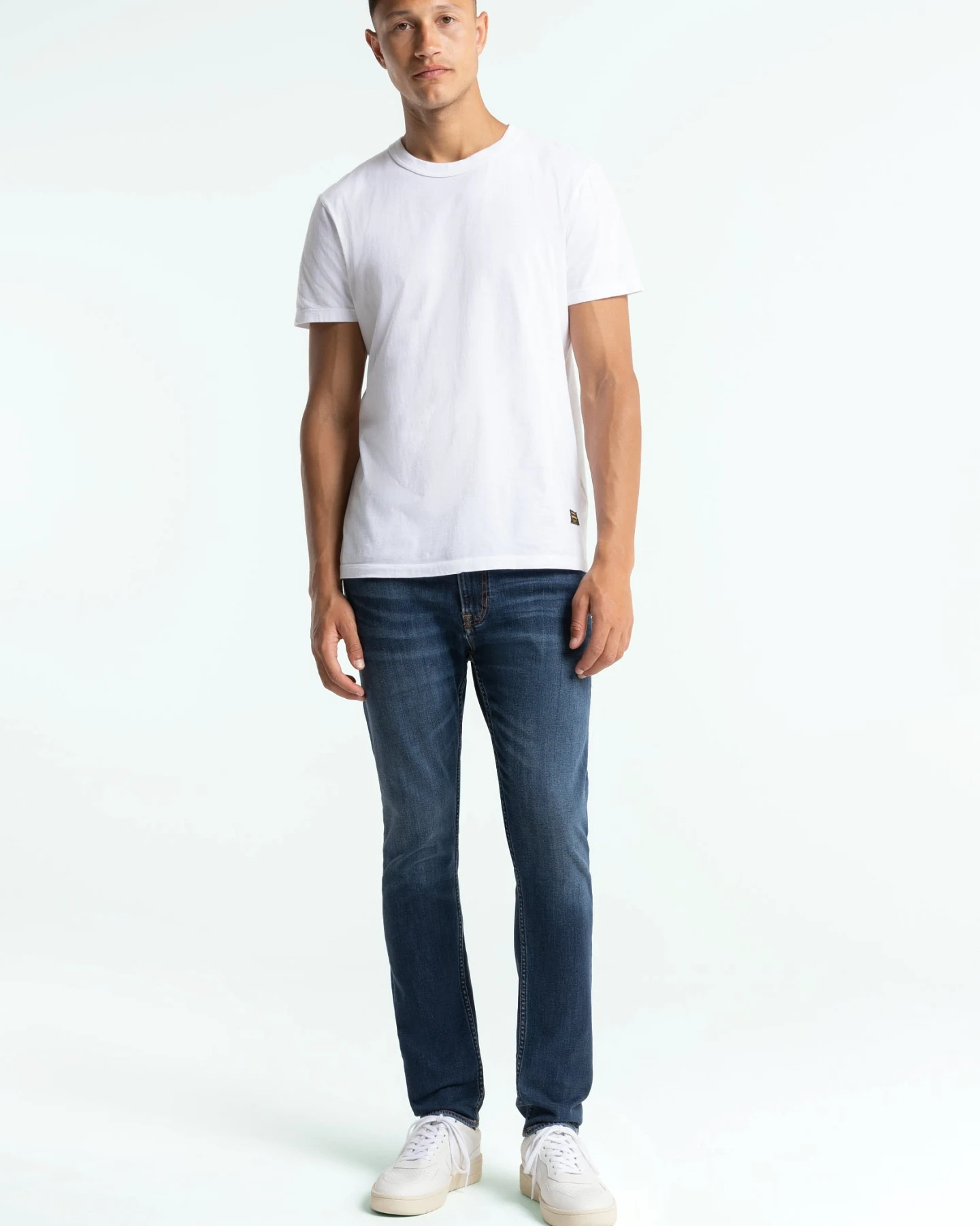 Kings of Indigo Herren vegan Jeans John Clean Medium Washed Blau – Ansicht 2