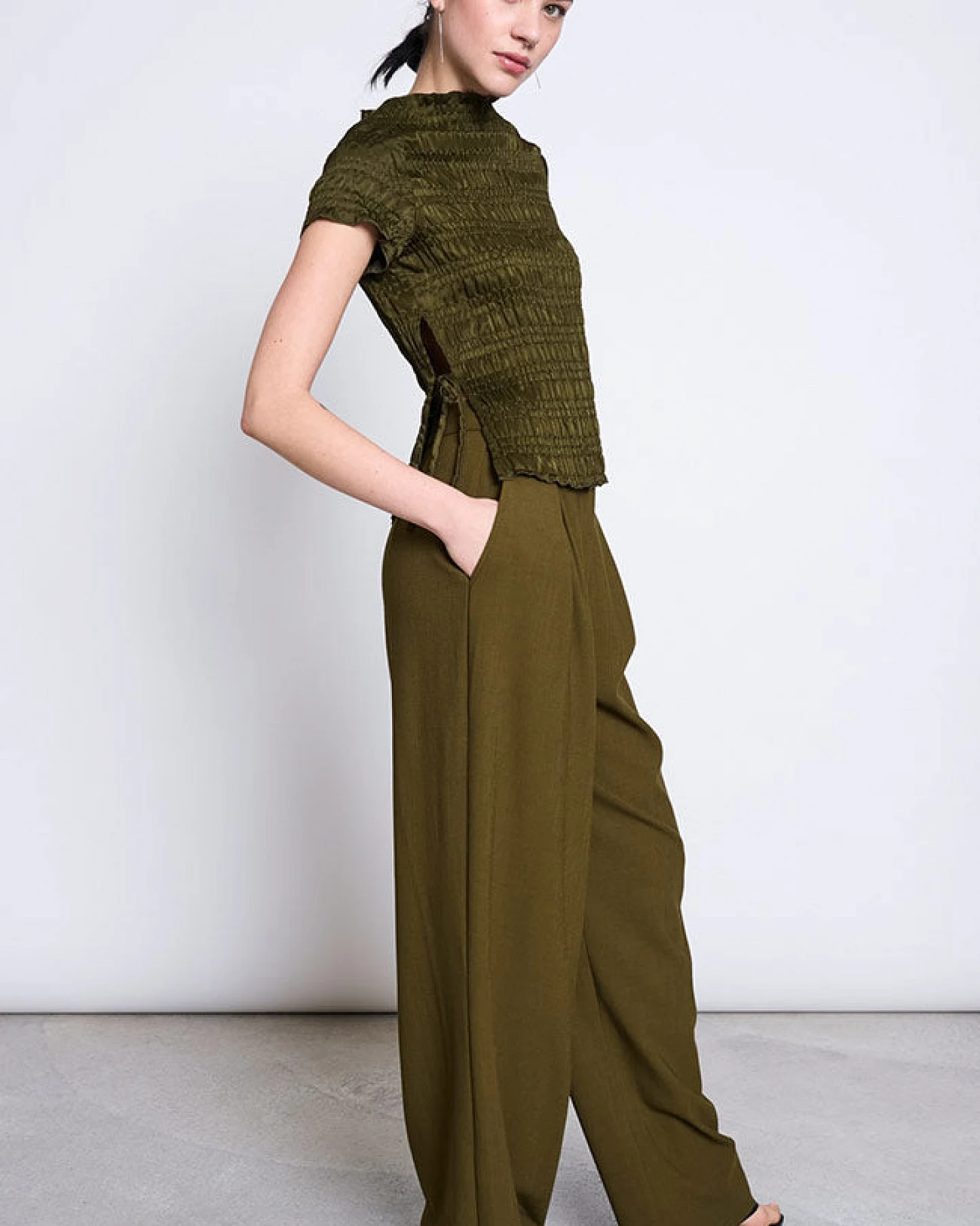 JAN 'N JUNE Damen vegan Hose Niva Rosmarin Grün – Ansicht 2