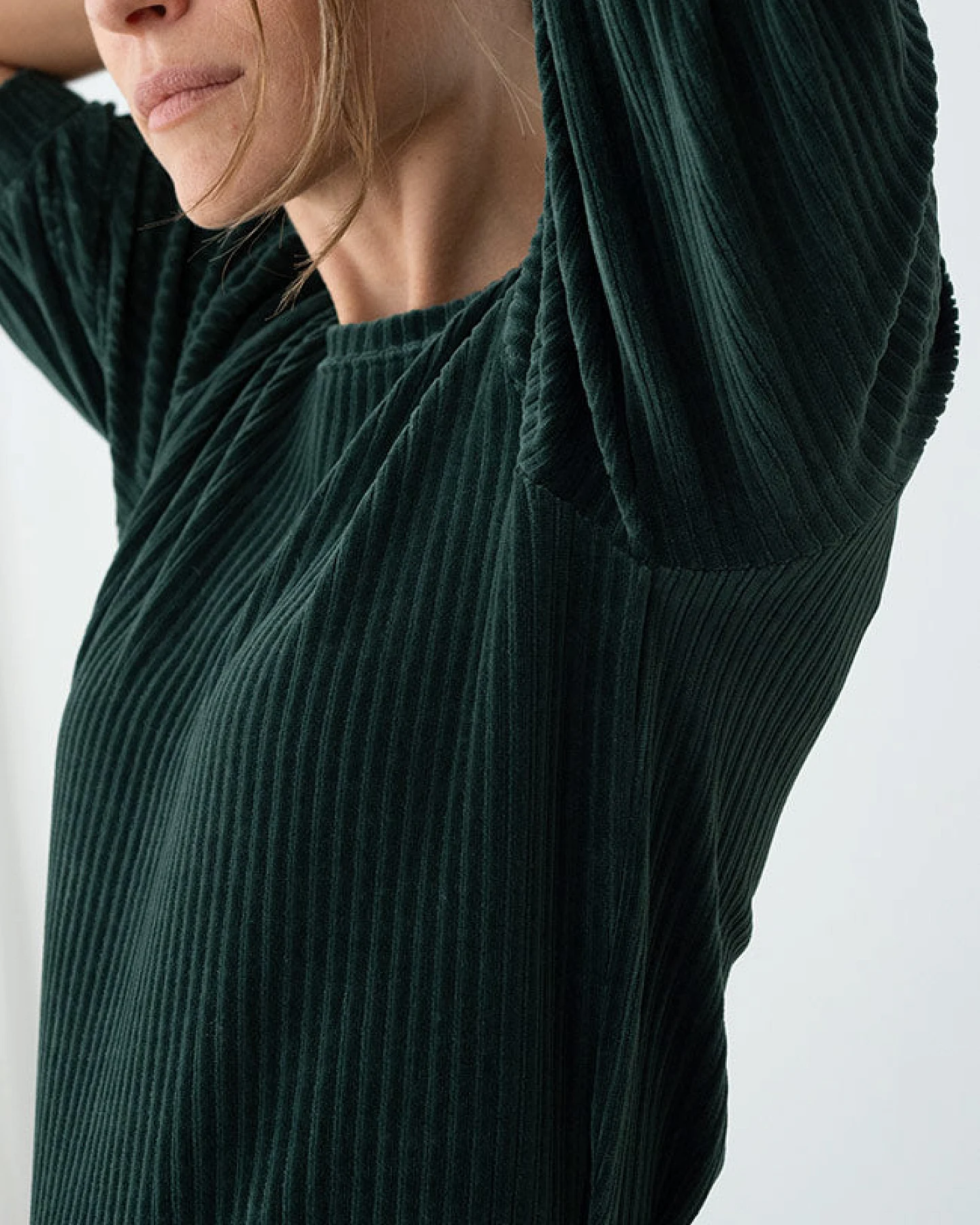 TWOTHIRDS Damen vegan Hemd Horst Vegan Velvet Dunkelgrün – Ansicht 2