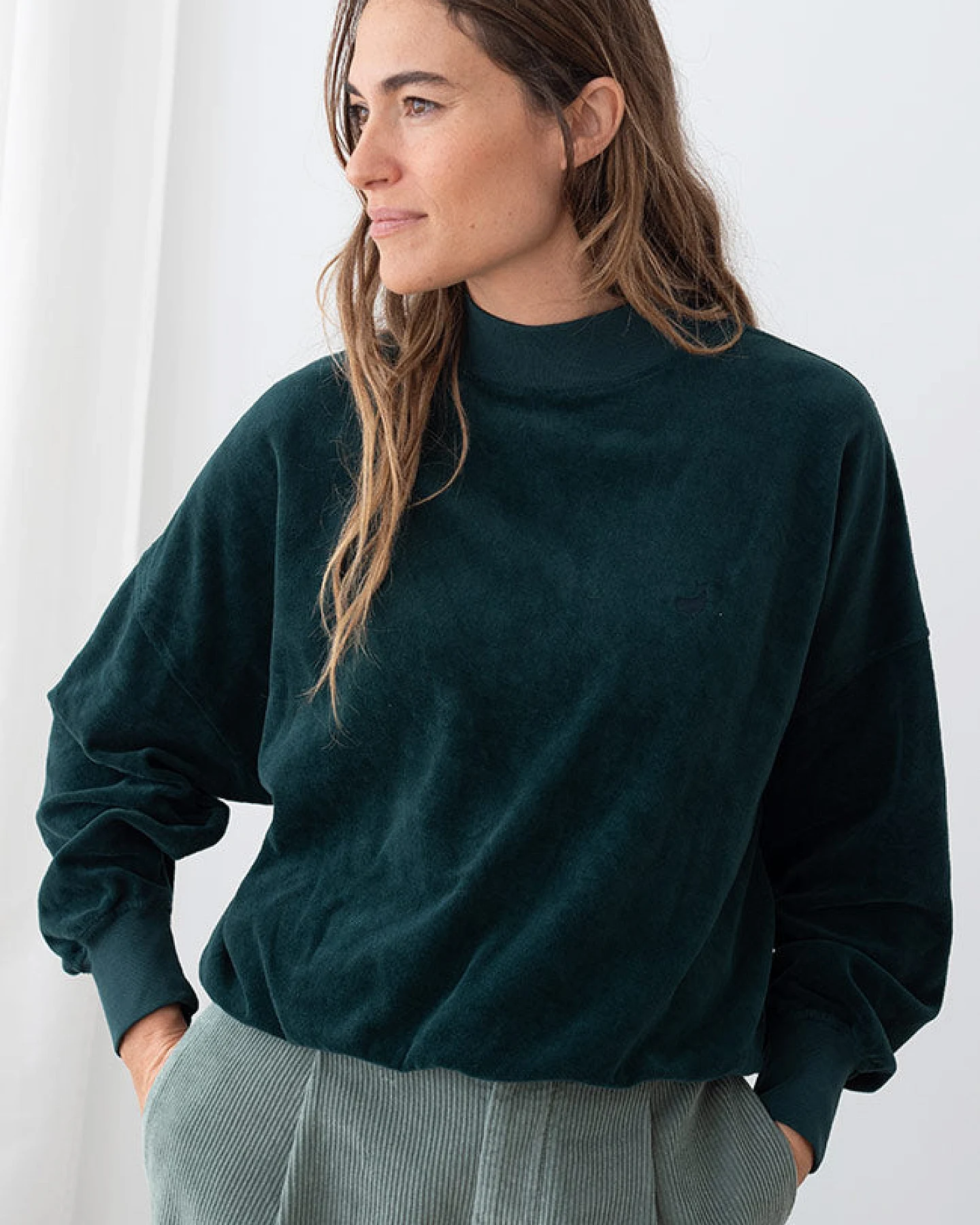 TWOTHIRDS Damen vegan Pullover Binz Veganer Samt Dunkelgrün – Ansicht 2