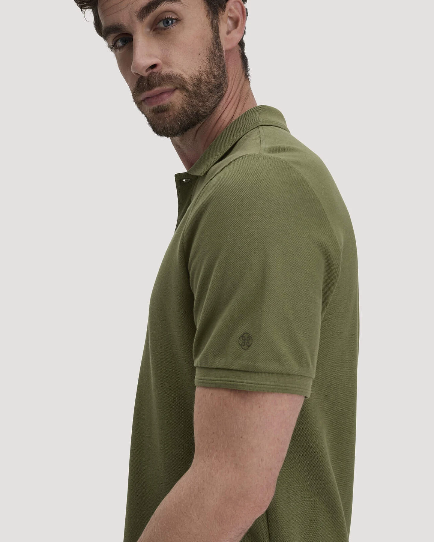 hessnatur Herren Piqué Polo Regular aus Bio-Baumwolle - grün - Größe 56 – Ansicht 4