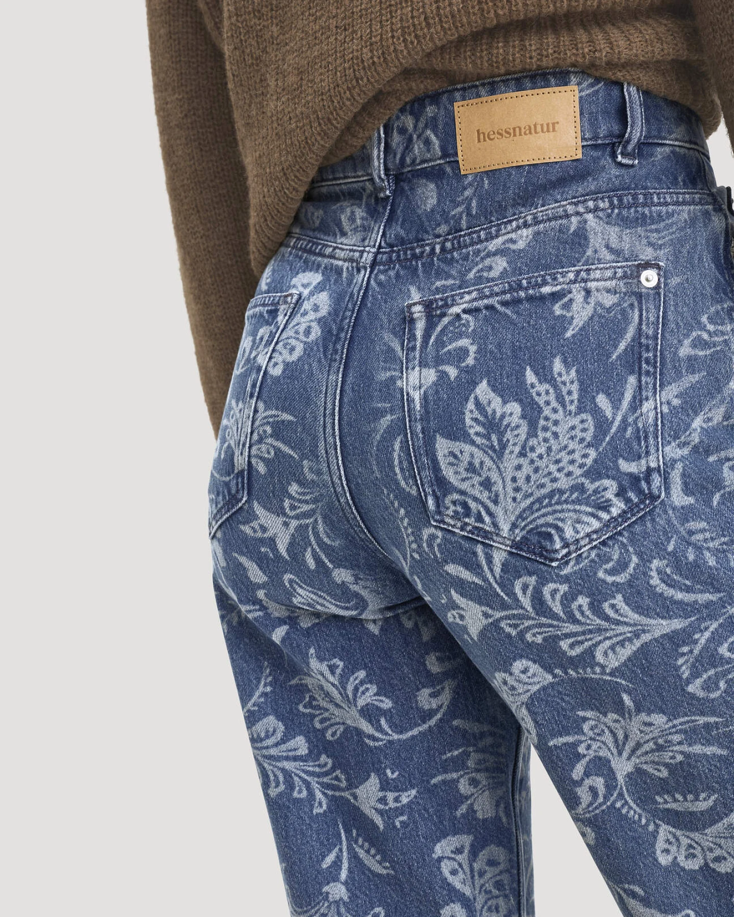 hessnatur Damen Jeans Straight Relaxed aus Bio-Baumwolle mit TENCEL™ Lyocell - blau - Größe 31 – Ansicht 3