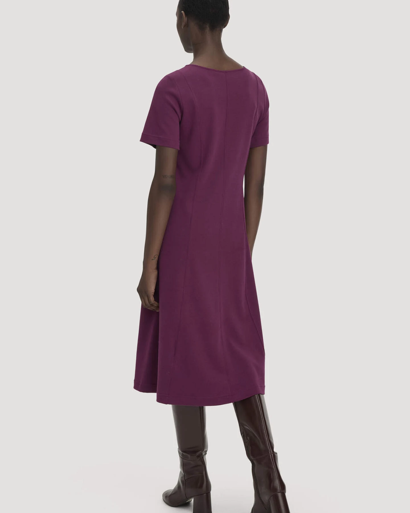 hessnatur Damen Jersey Kleid Kniebedeckend Slim aus Bio-Baumwolle - rot - Größe 44 – Ansicht 2