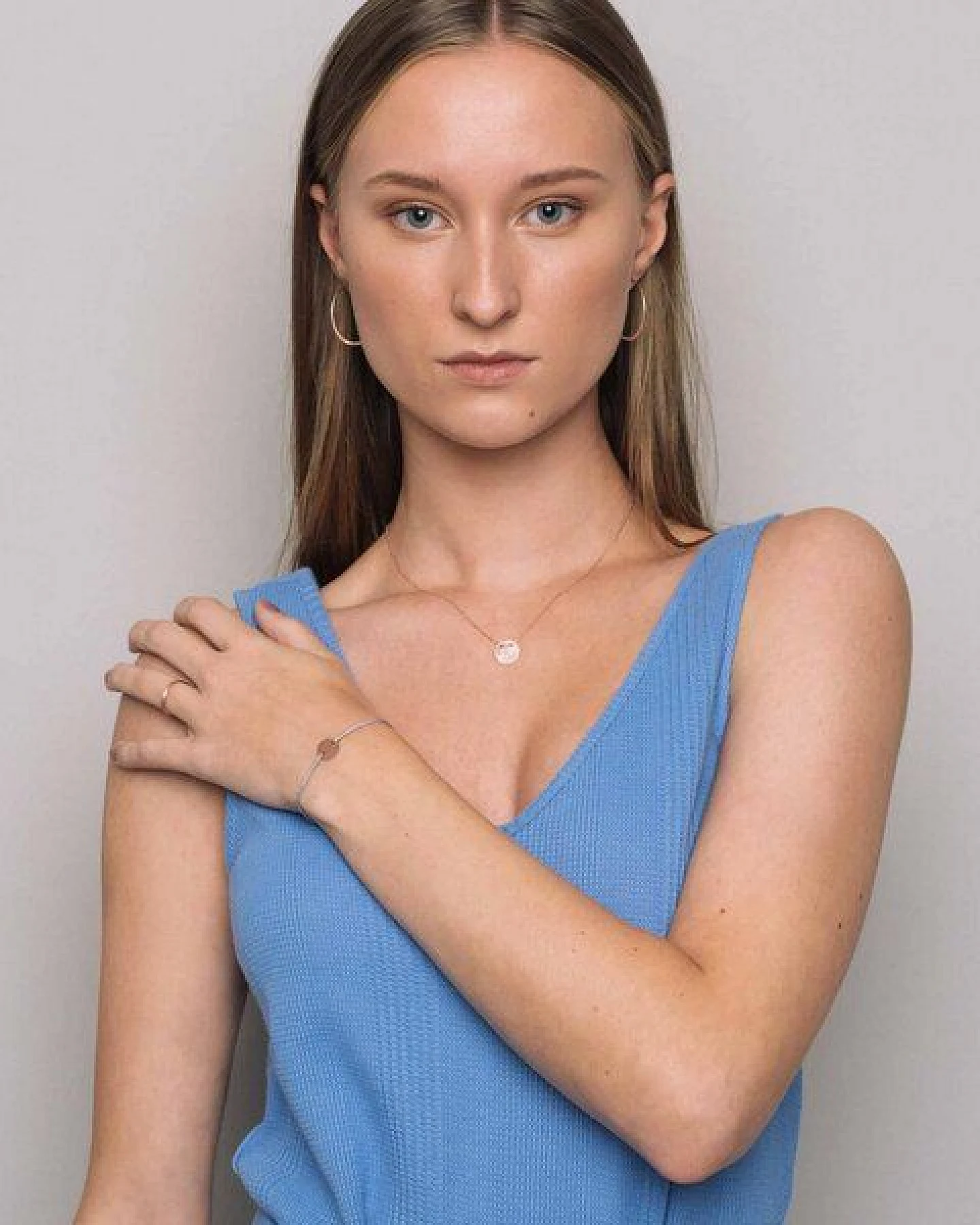 fejn jewelry Armband 'satin disc' mit farbigen Textilband – Ansicht 2