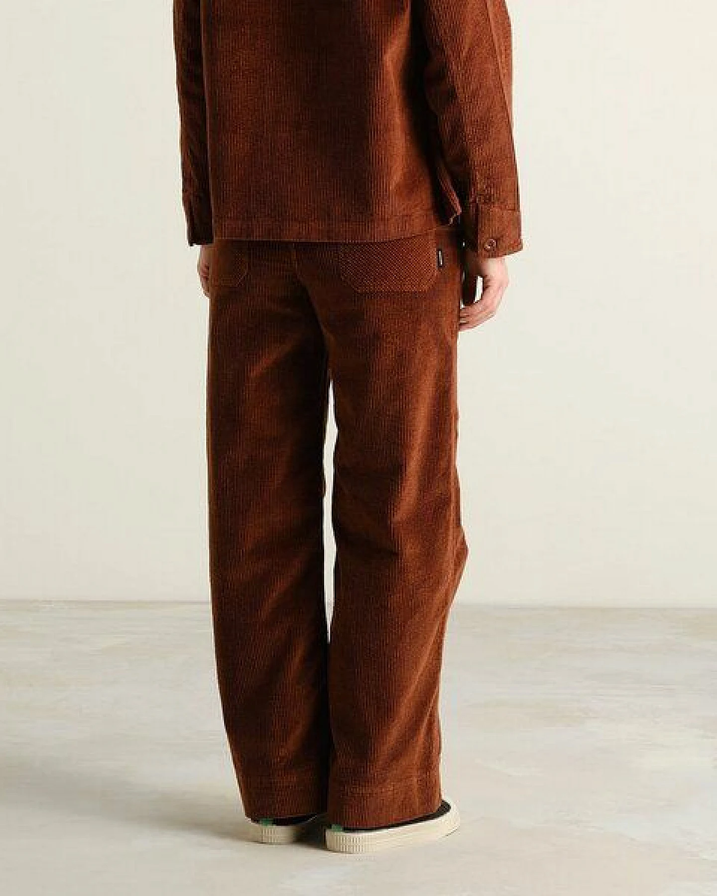 DEDICATED Cord Hose Vara Corduroy - Cappuccino Brown – Ansicht 3