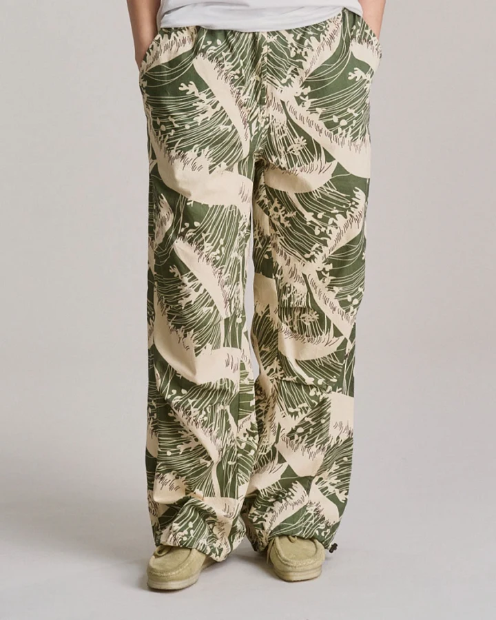 KOMODO Damen vegan Hose Safari Wave Print Grün