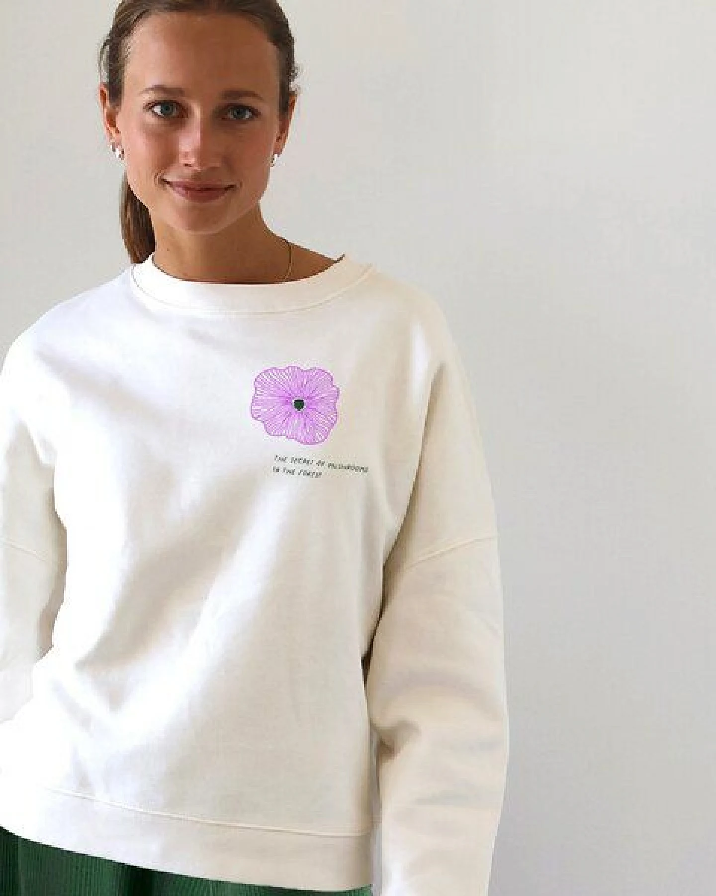 Kultgut Artdesign - Superweicher Sweater / The Secret of Mushrooms – Ansicht 3