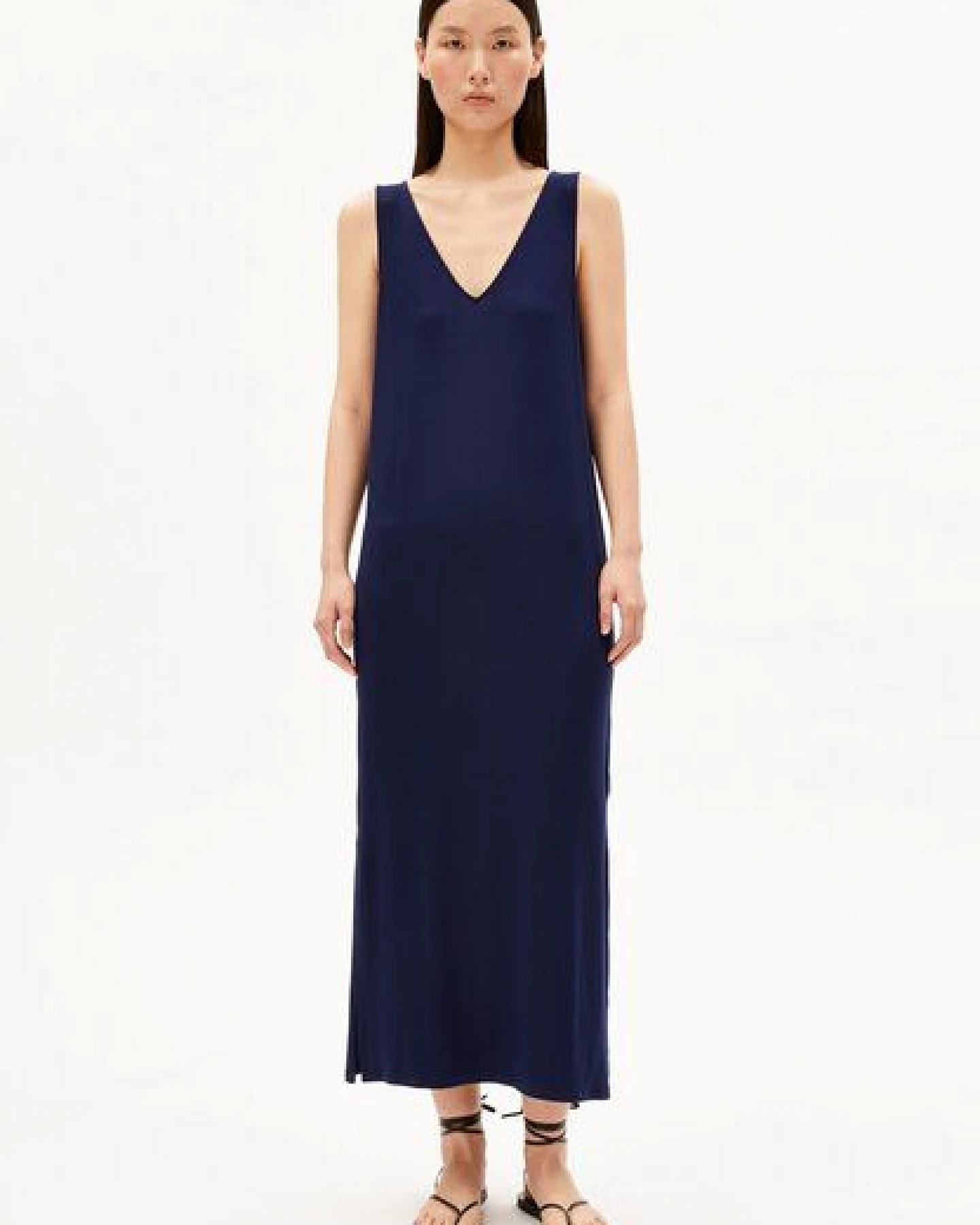 ARMEDANGELS SLEEVELESS Damen Midi Jerseykleid aus LENZING ECOVERO Viskose Mix – Ansicht 4