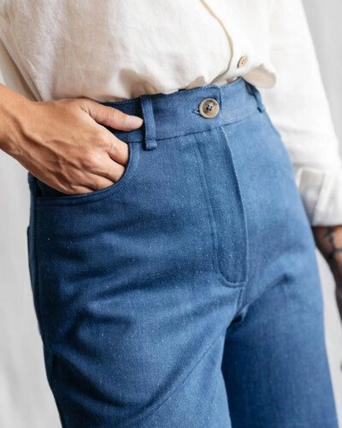 Jyoti - Fair Works Bio-Baumwolldenim Hose Tushar – Ansicht 2