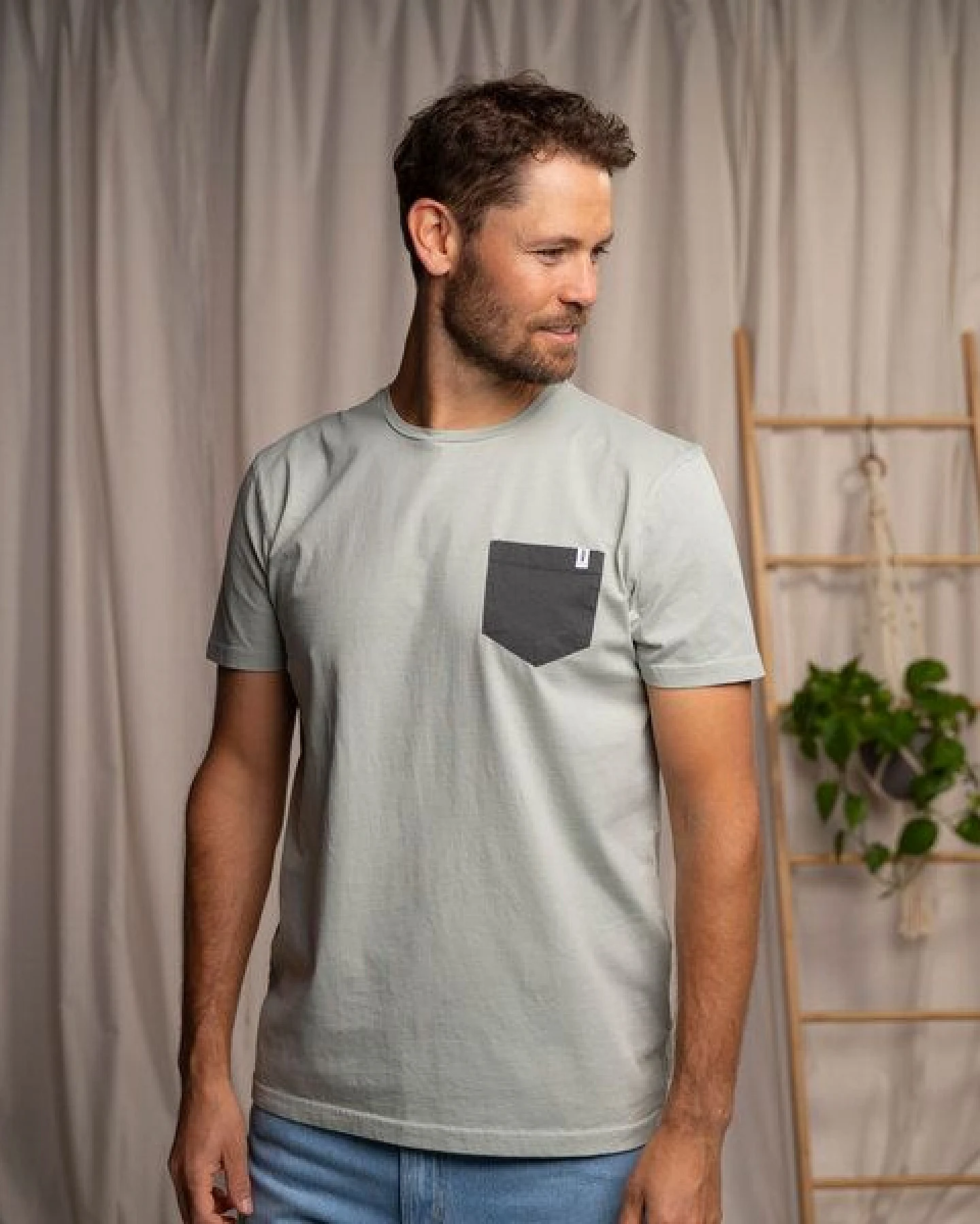 Vresh Clothing Vilip - Classic Fit T-Shirt mit Brusttasche aus Biobaumwolle – Ansicht 3