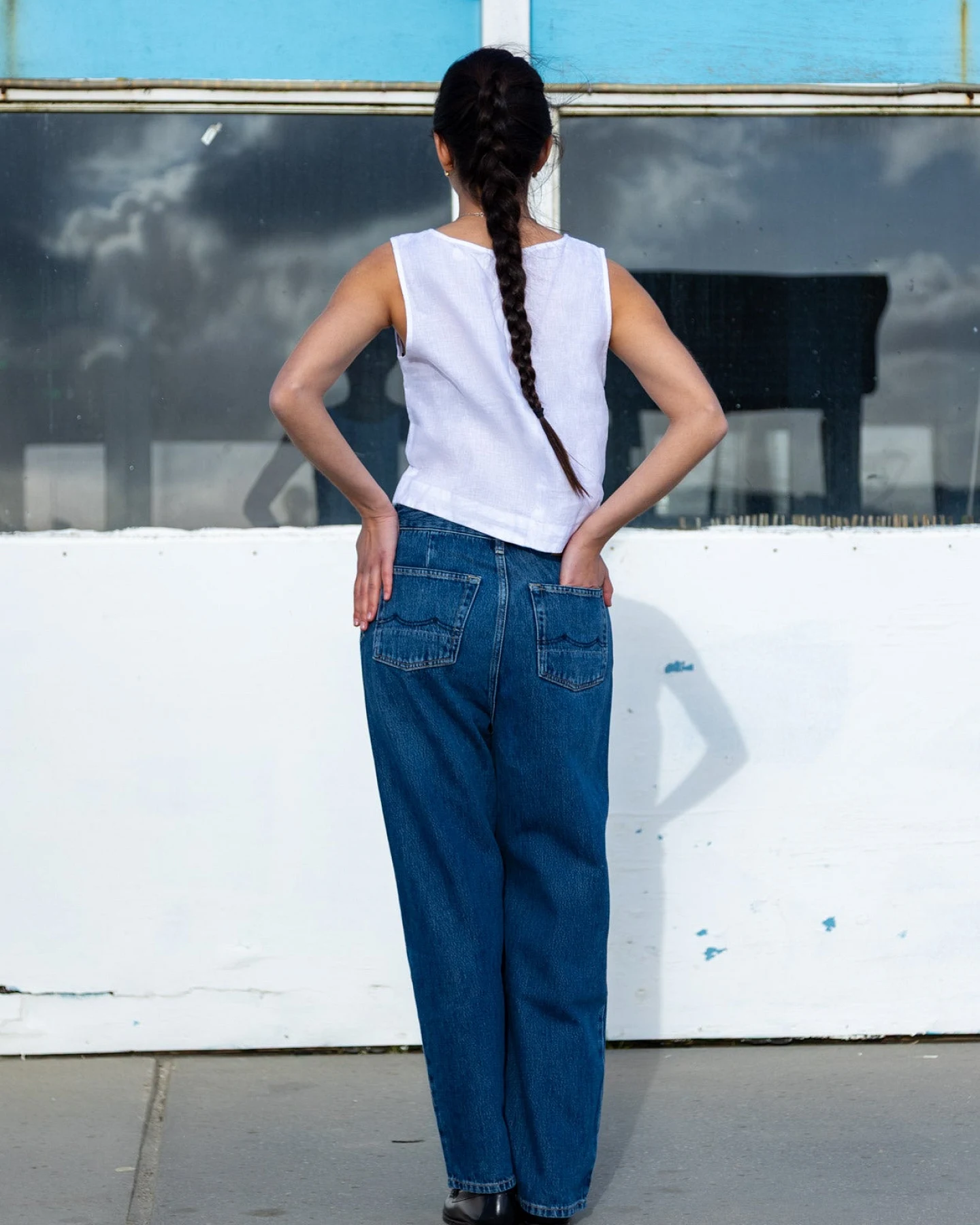 Kings of Indigo Damen vegan Jeans Leila Lewisboro Mid Washed – Ansicht 2