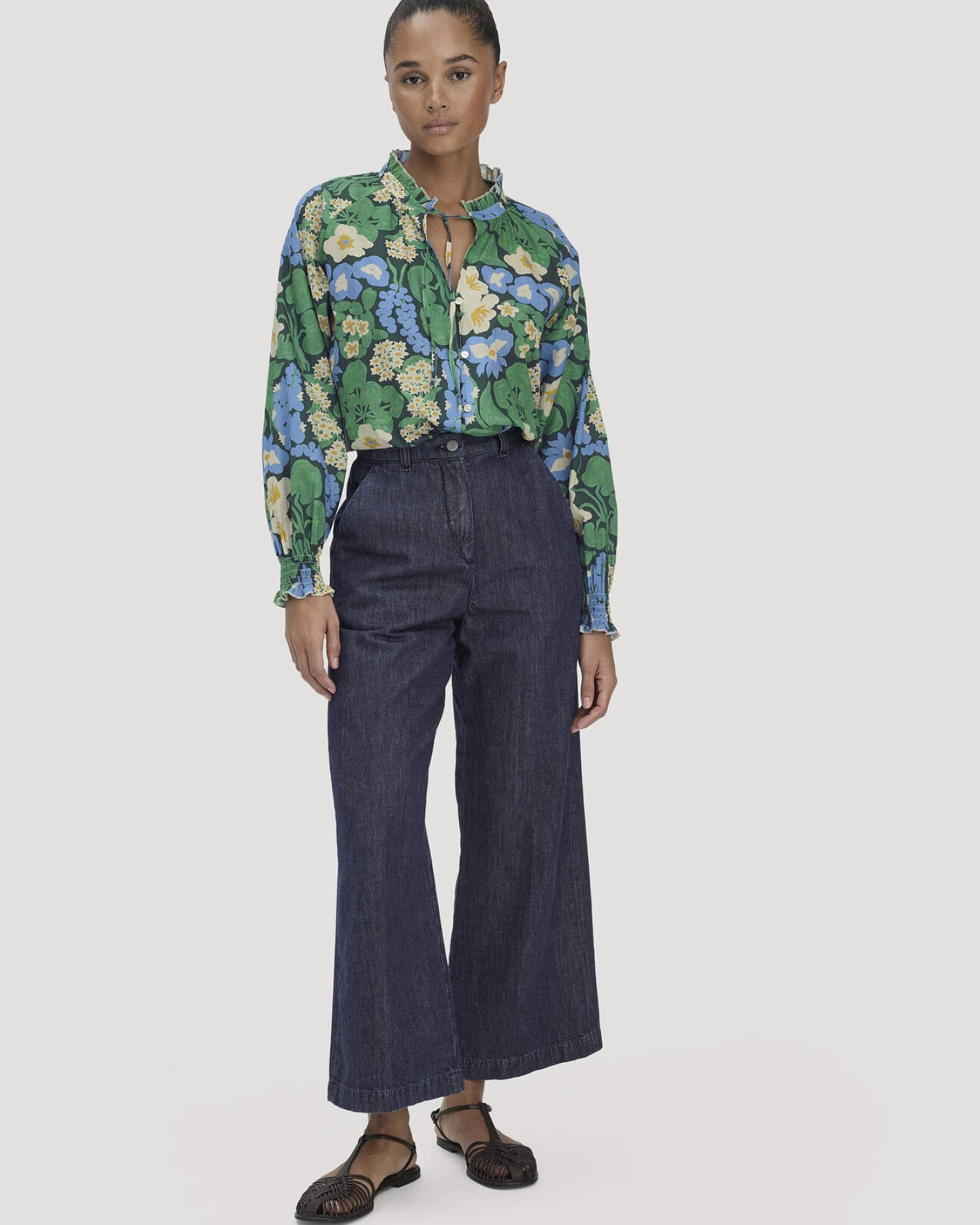 hessnatur Damen Bluse Relaxed LIV LEE aus Bio-Baumwolle - grün - Größe 40 – Ansicht 2
