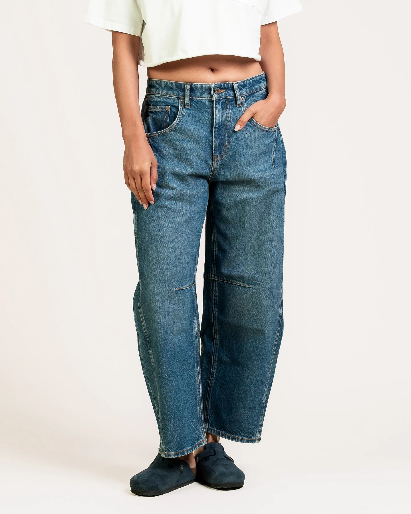 Kuyichi Damen vegan Jeans Rebel Barrel Crystal Blue – Ansicht 2