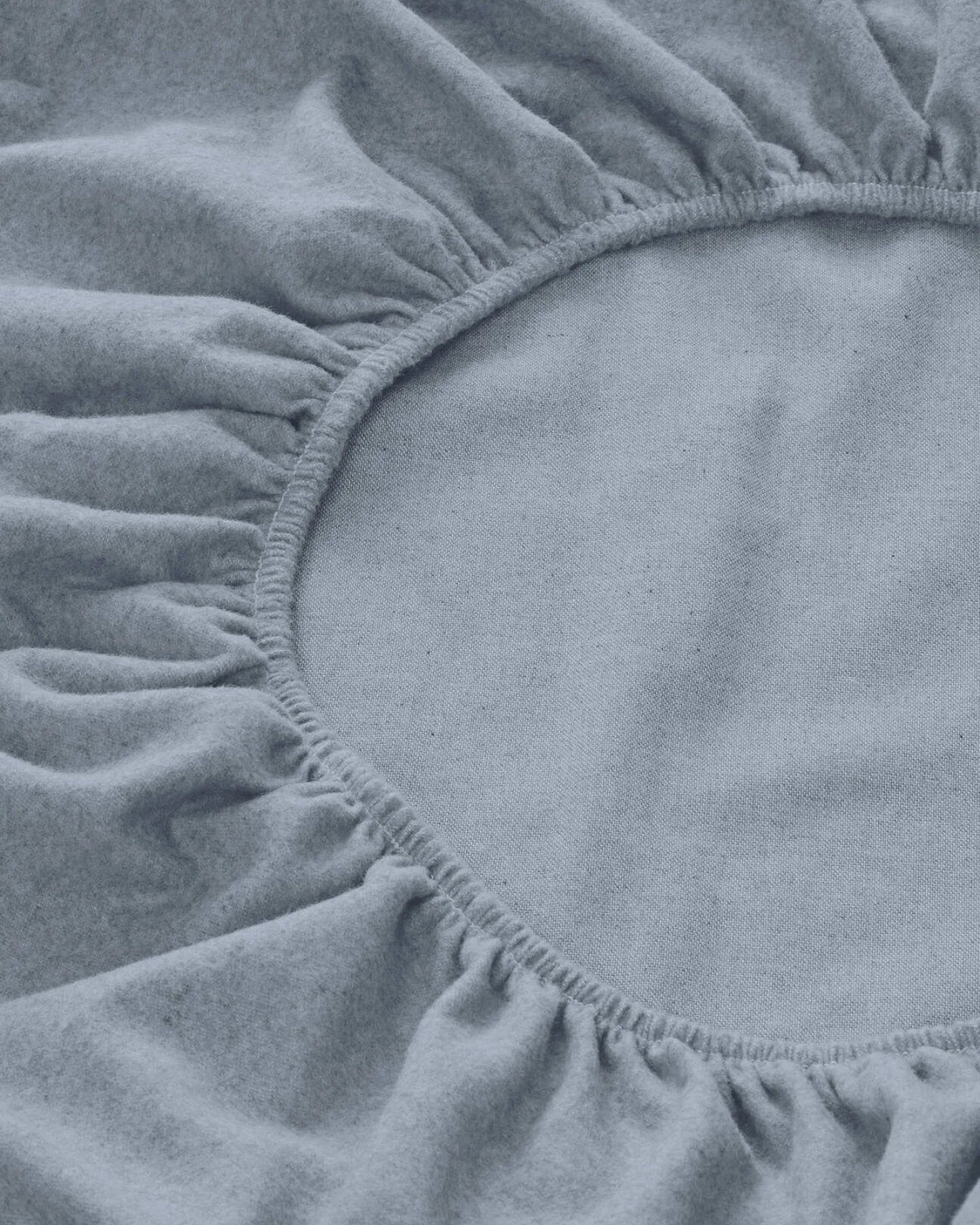 hessnatur Biber-Spannbett-Tuch aus Bio-Baumwolle - blau - Größe 140-160x200 cm – Ansicht 2