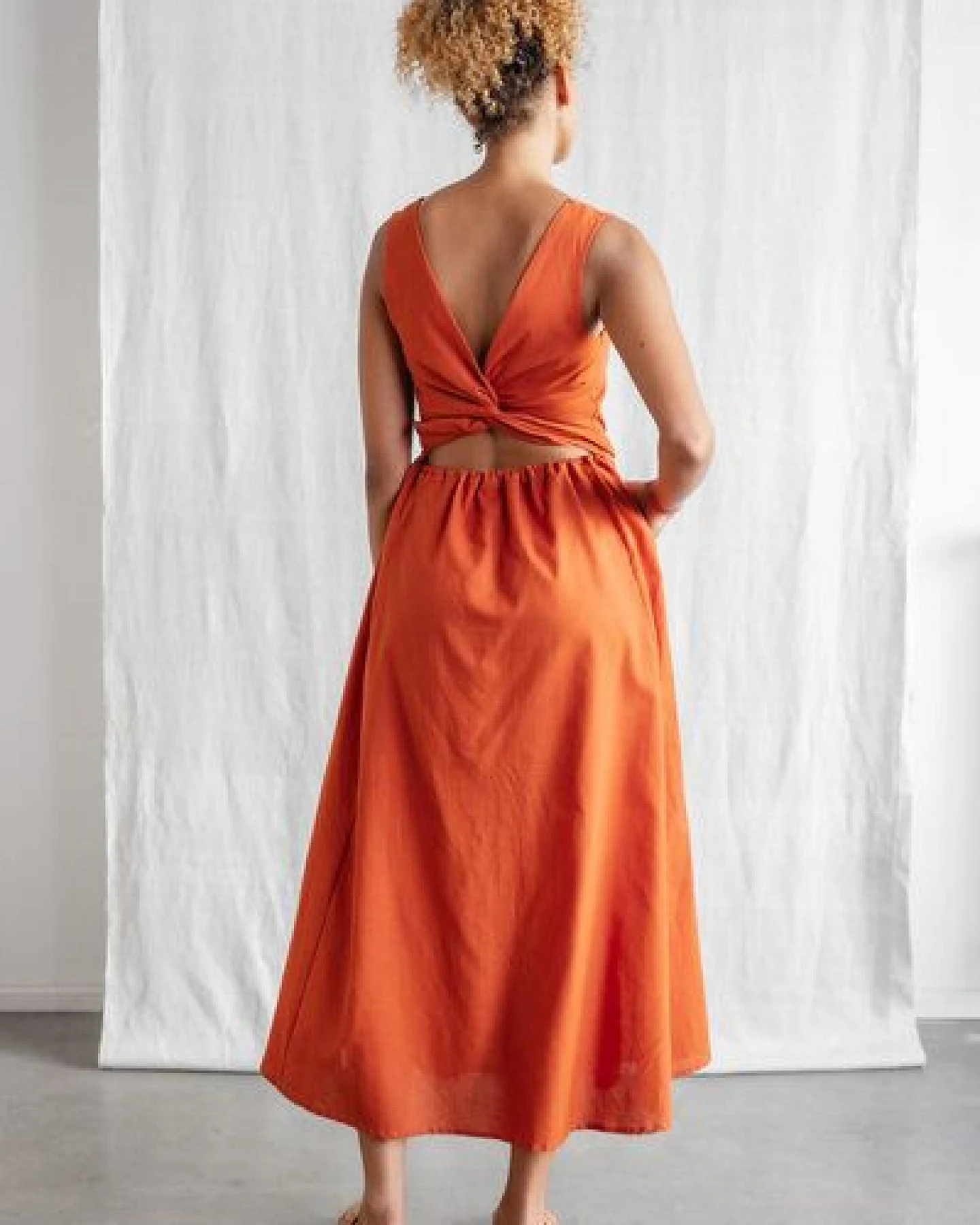Jyoti - Fair Works Baumwoll Kleid Khushi Terracotta – Ansicht 2