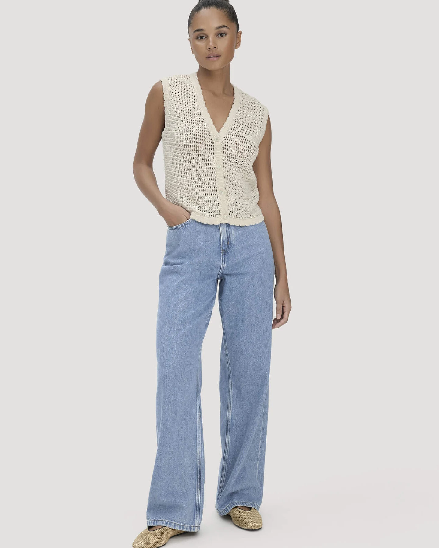 hessnatur Damen Strick Weste Regular aus Baumwolle - beige - Größe XS – Ansicht 2