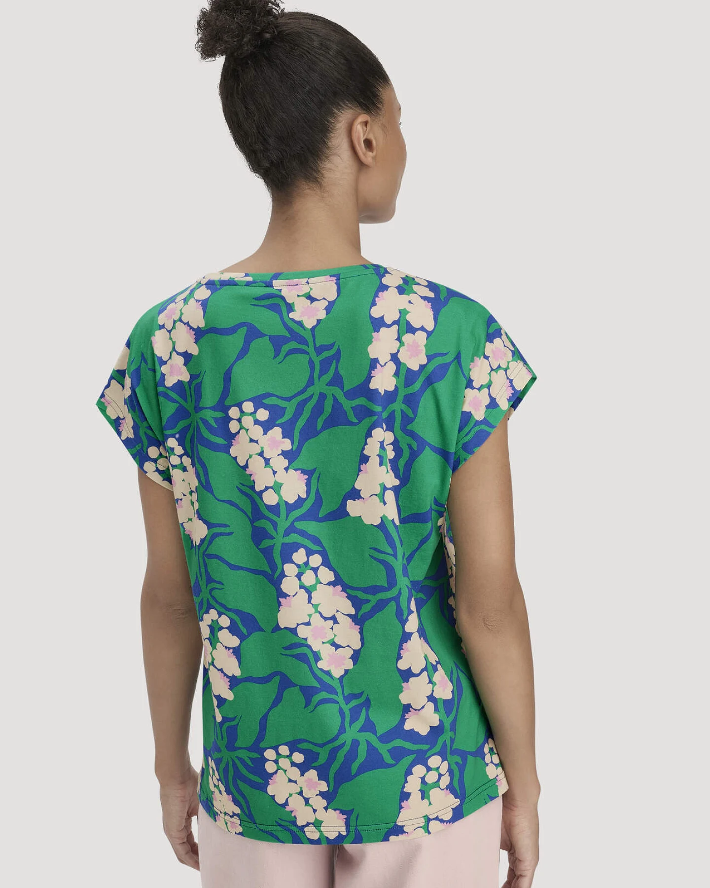 hessnatur Damen Print T-Shirt Oversize LIV LEE aus Bio-Baumwolle - grün - Größe M – Ansicht 3