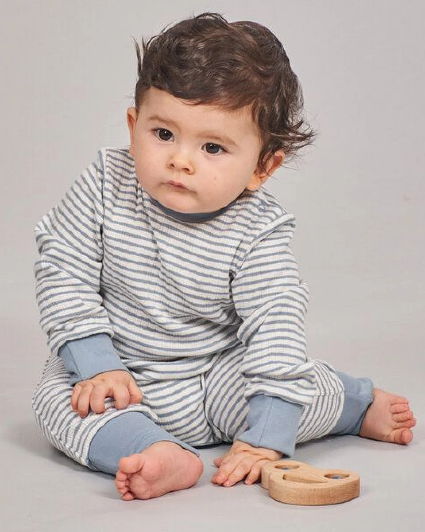 sense-organics Baby Strampler geringelt, Modell TONA – Ansicht 2