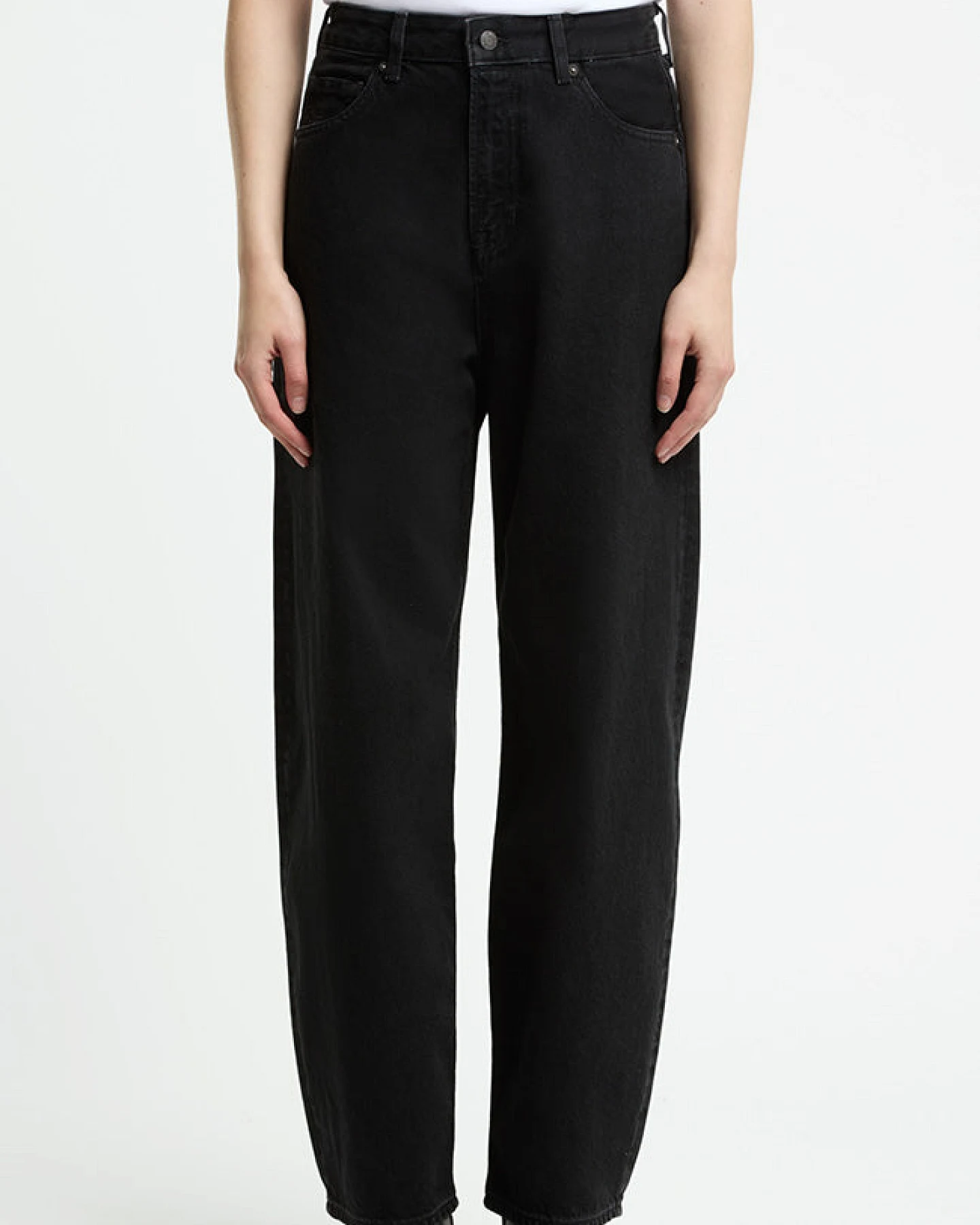 Kings of Indigo Damen vegan Barrel Jeans Leila Holo Black – Ansicht 2