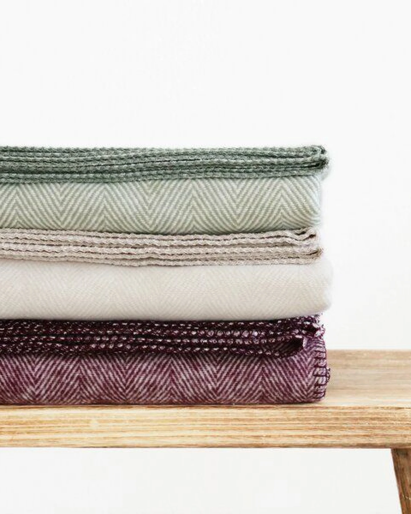 RIEMA Germany leichte Kuscheldecke FINN aus Bio-Baumwolle – weich und kuschelig, Fischgrät Wolldecke Made in Germany – Ansicht 4