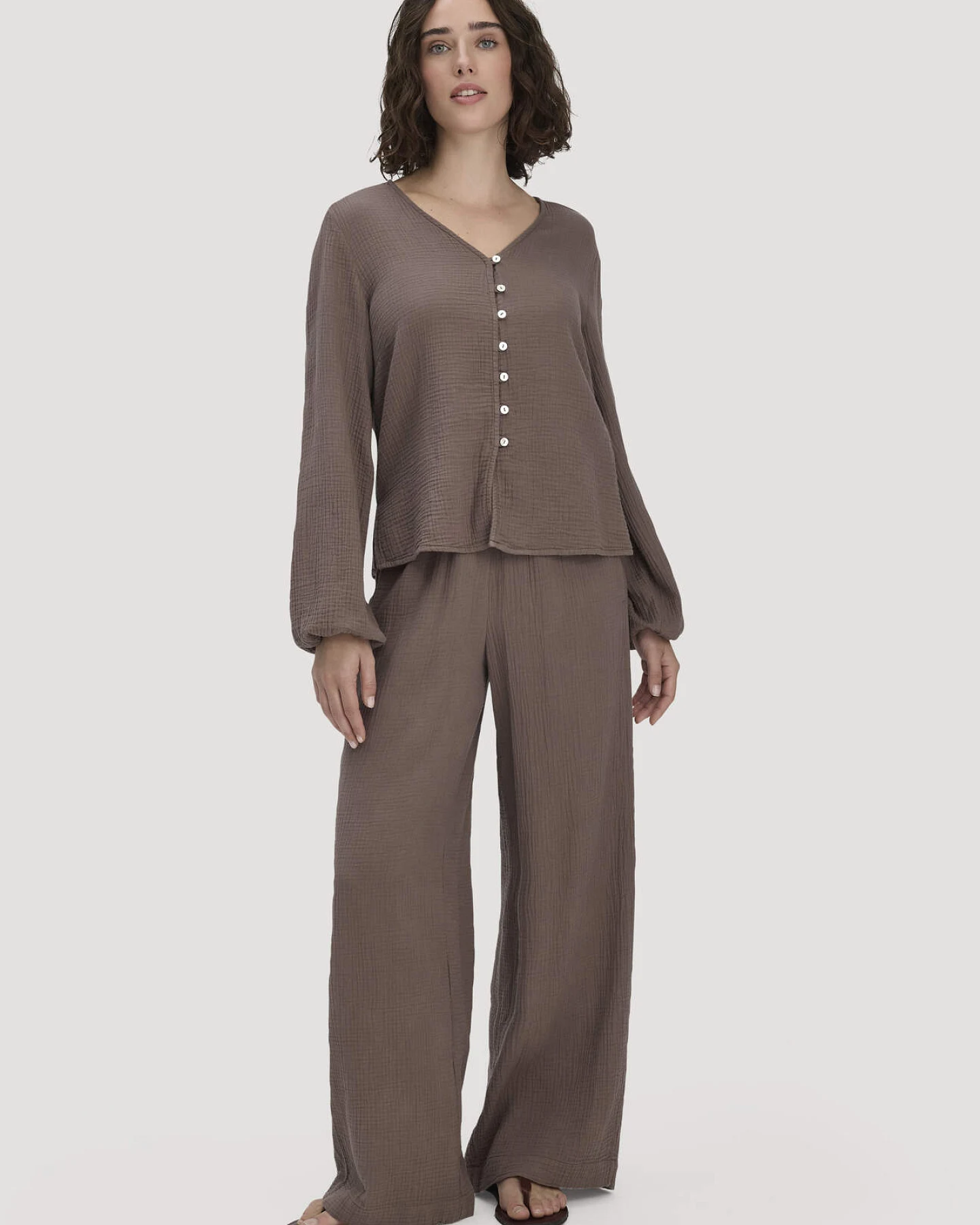 hessnatur Damen Musselin Bluse Relaxed aus Bio-Baumwolle - braun - Größe 44 – Ansicht 2