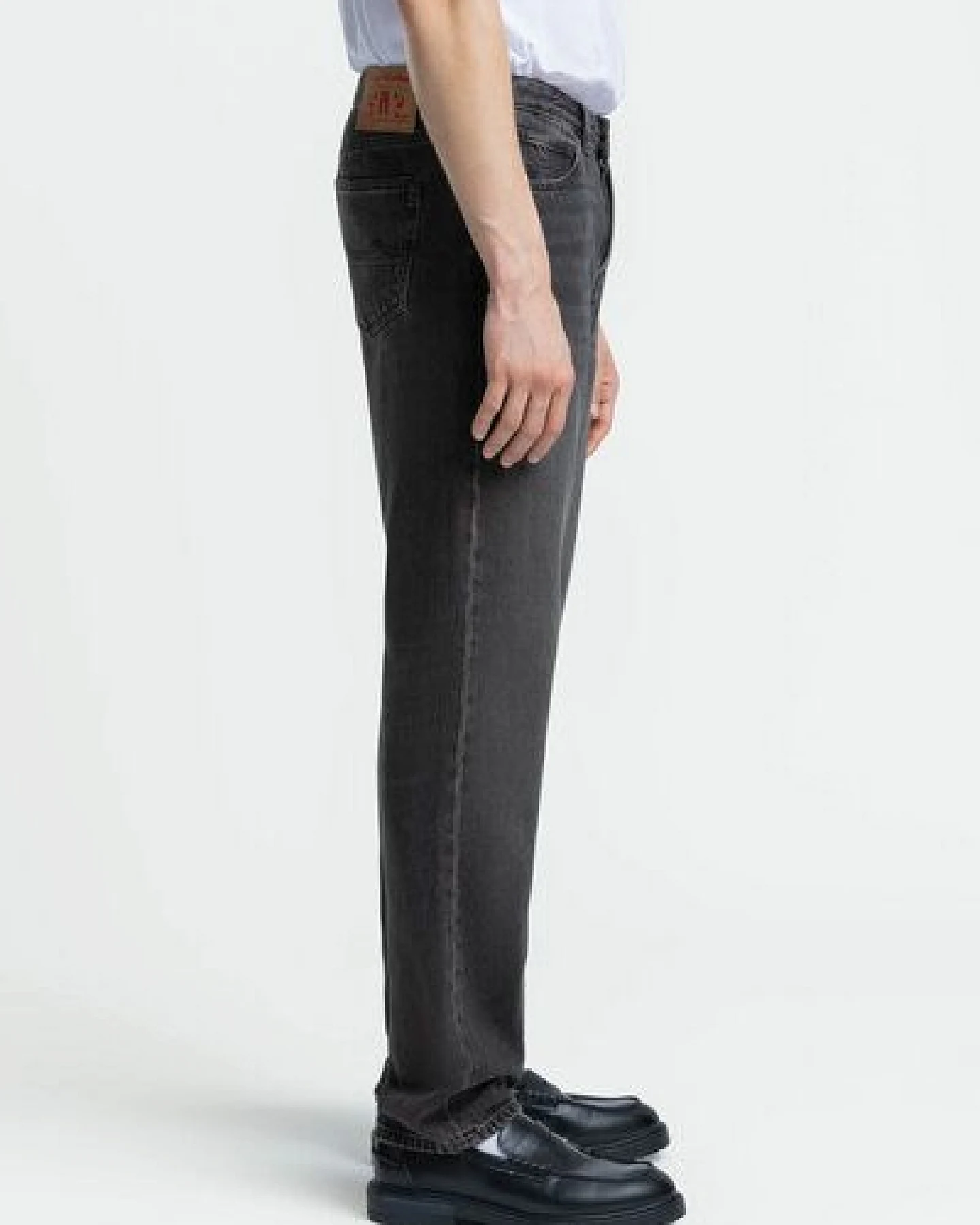 Kings Of Indigo Jeans Arthur - Regular Straight Fit - Vilma Brown Black Worn – Ansicht 2