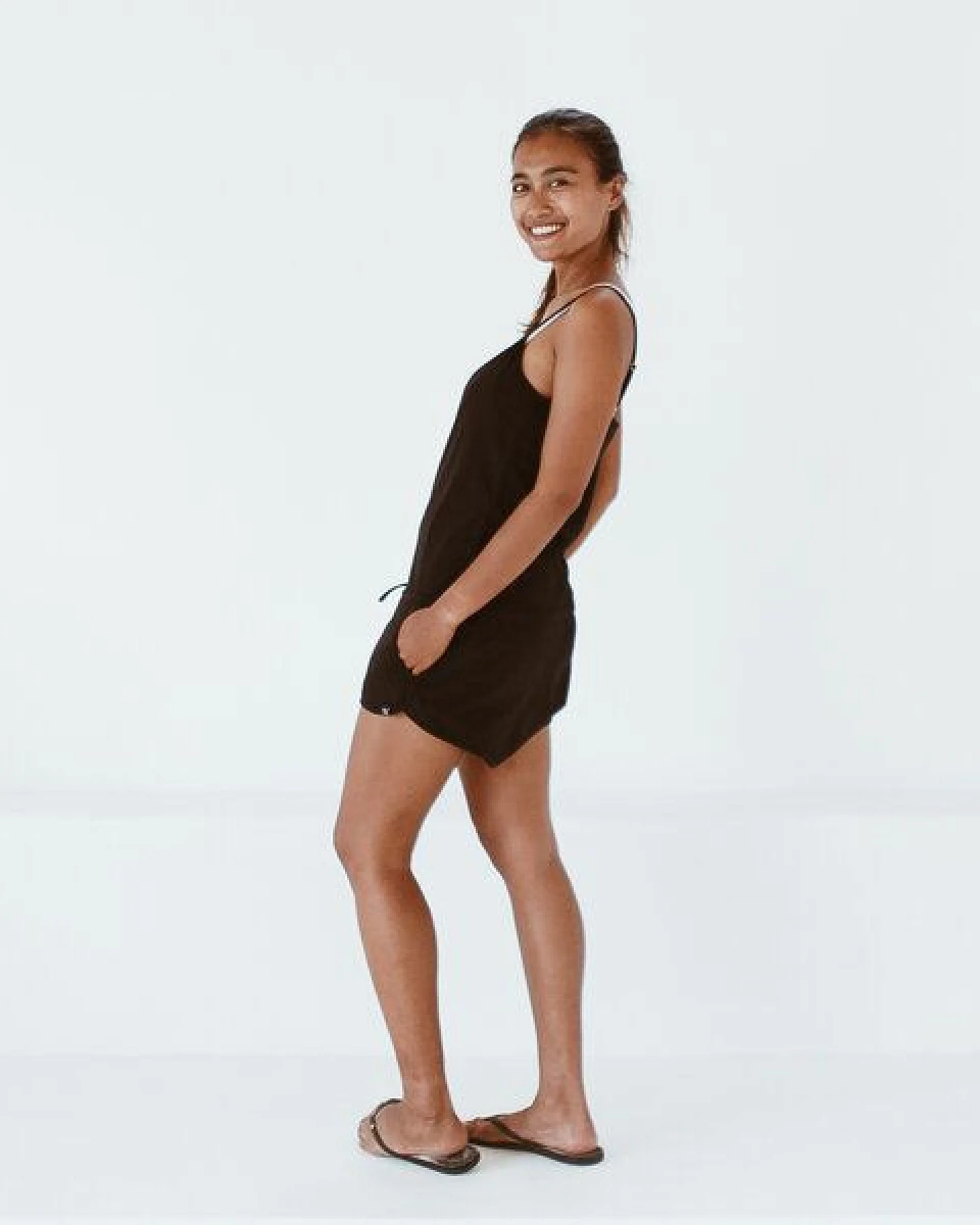 The Driftwood Tales Mini-Jumpsuit aus Jerseystoff/recycelt in den Farben Gelbgrün und Schwarz – Ansicht 2