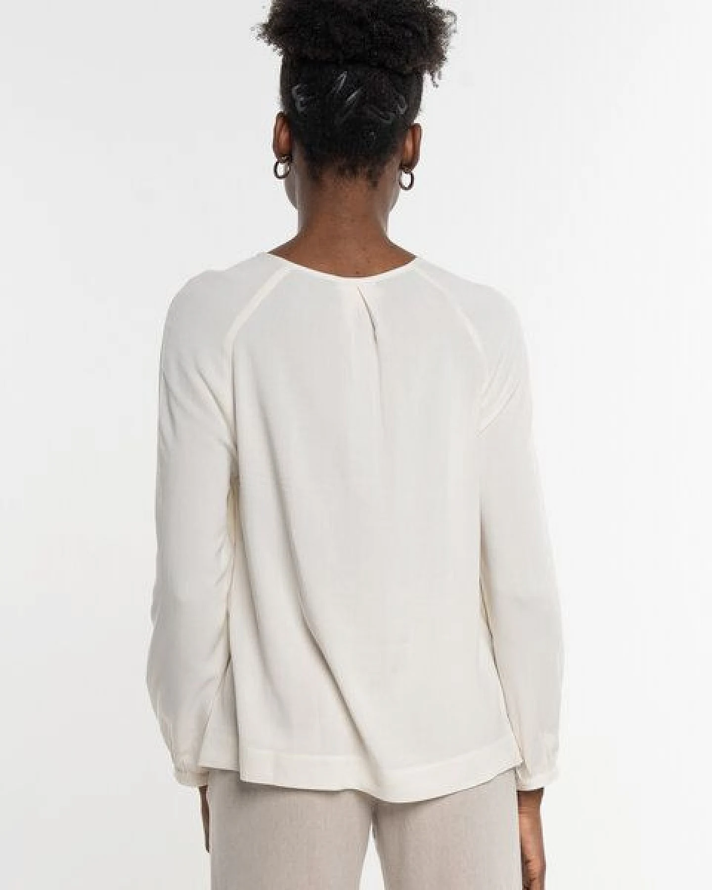 Alma & Lovis Legeres Blusenshirt aus fließendem EcoVero – Ansicht 4